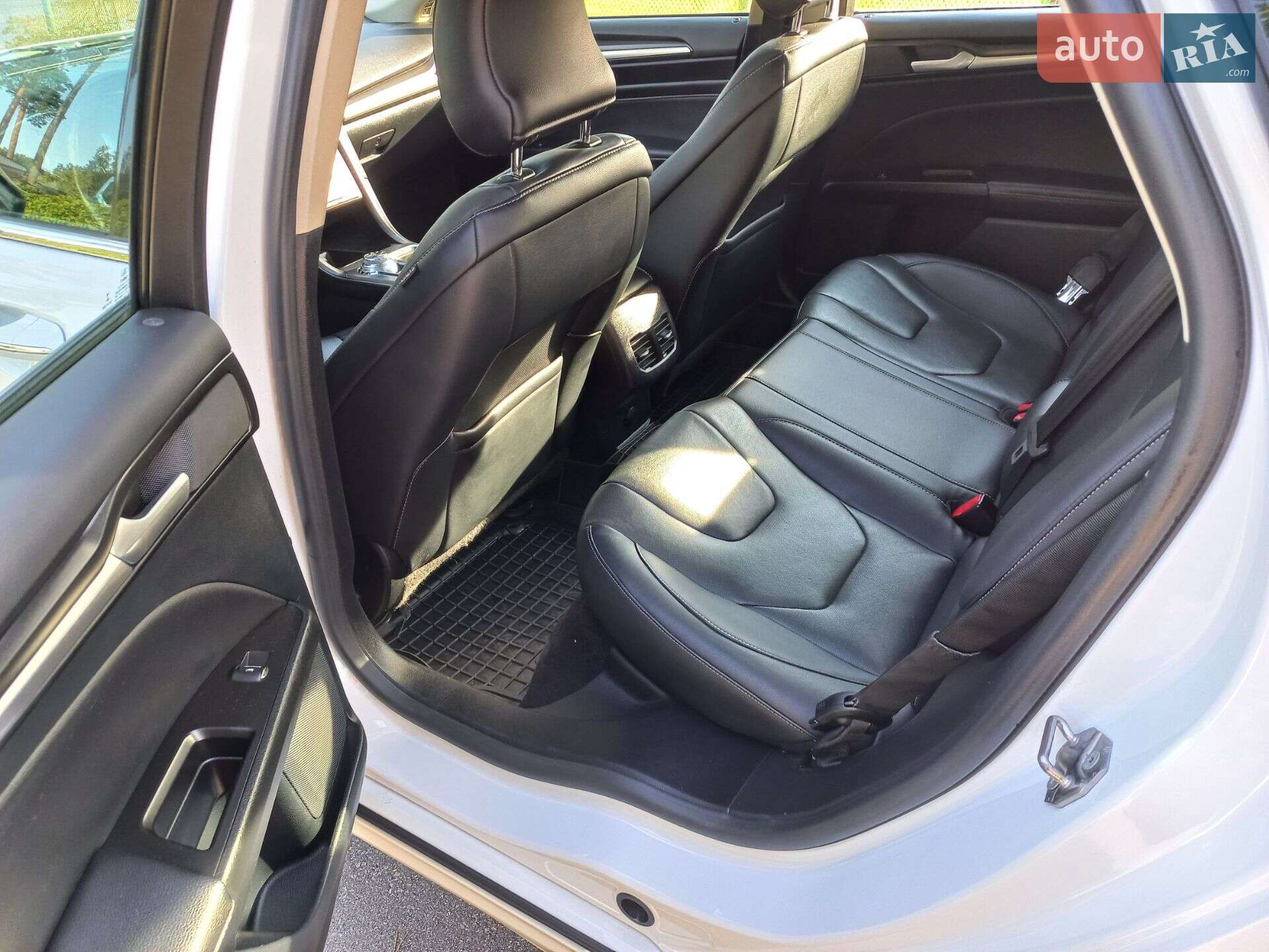 Ford Fusion 2019 VIN 3FA6P0SU0KR191949 фото оголошення 33 з 39