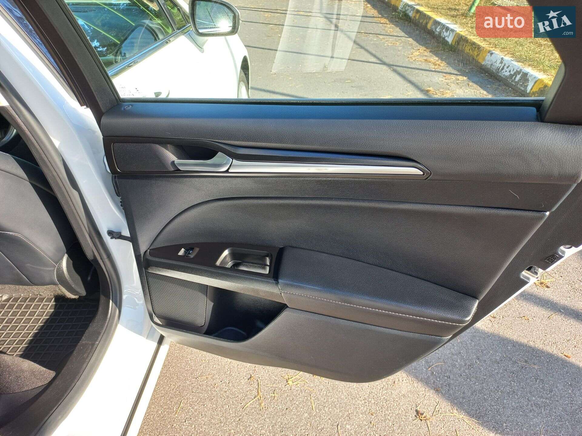 Ford Fusion 2019 VIN 3FA6P0SU0KR191949 фото оголошення 31 з 39