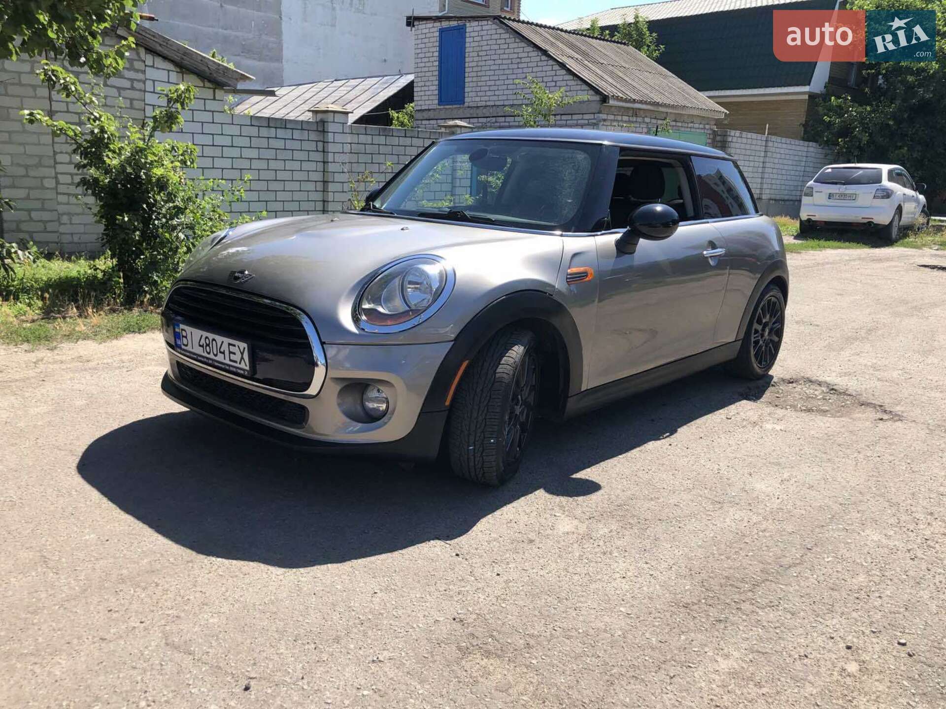 Mini Cooper 2017 VIN WMWXP5C32H2F61474 фото оголошення 2 з 12