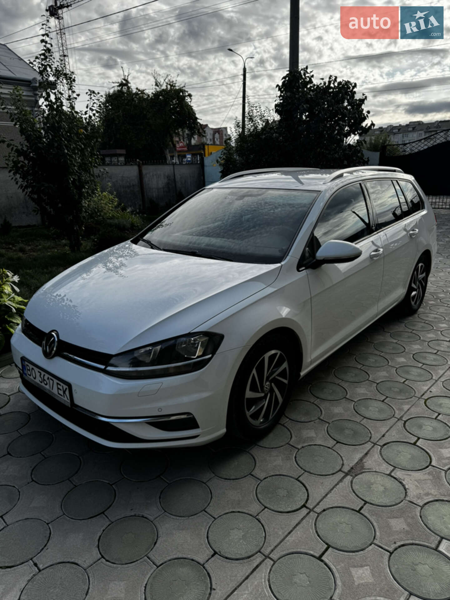 Volkswagen Golf 2017 VIN WVWZZZAUZJP561011 фото оголошення 2 з 26