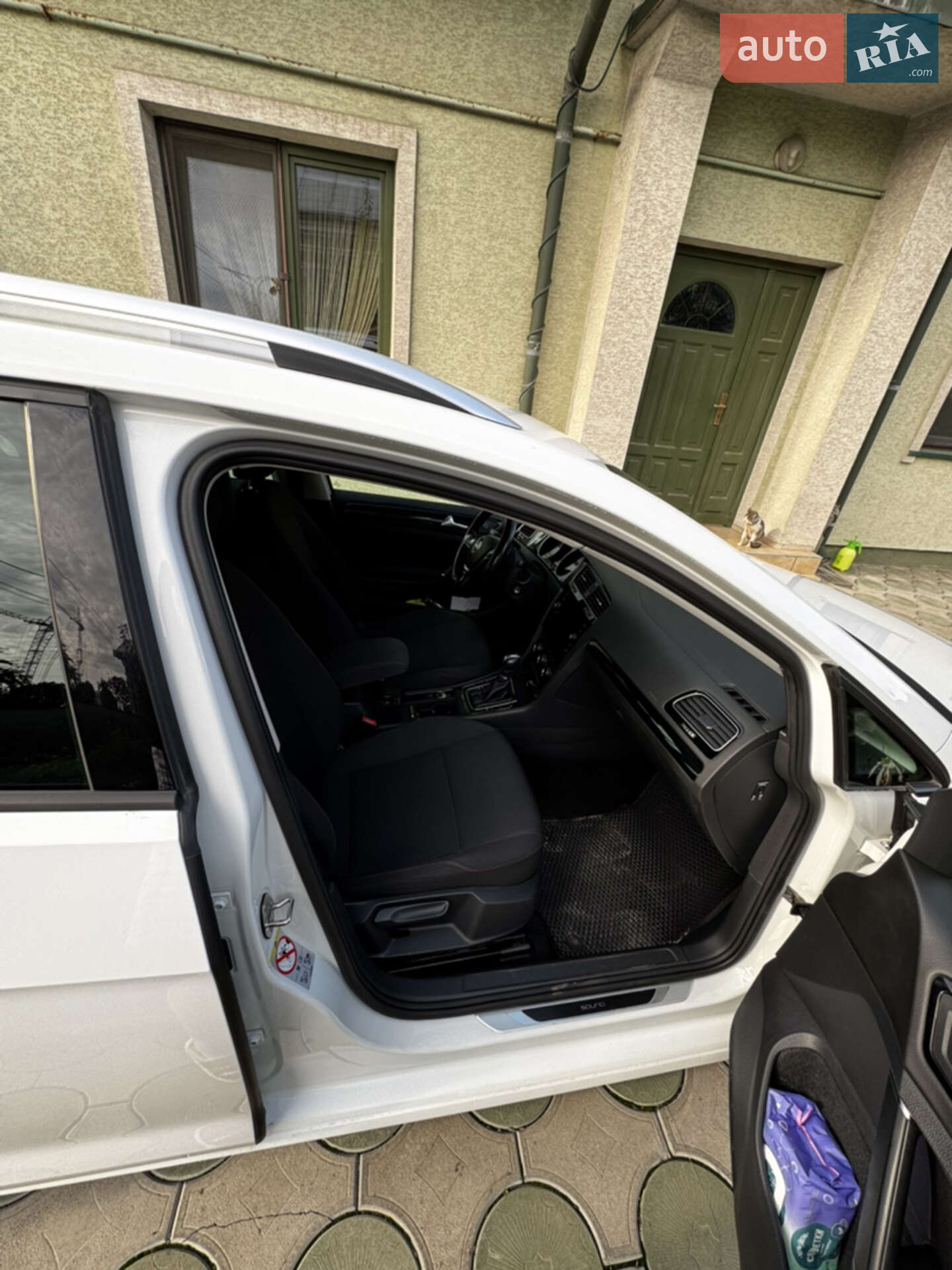 Volkswagen Golf 2017 VIN WVWZZZAUZJP561011 фото оголошення 6 з 26