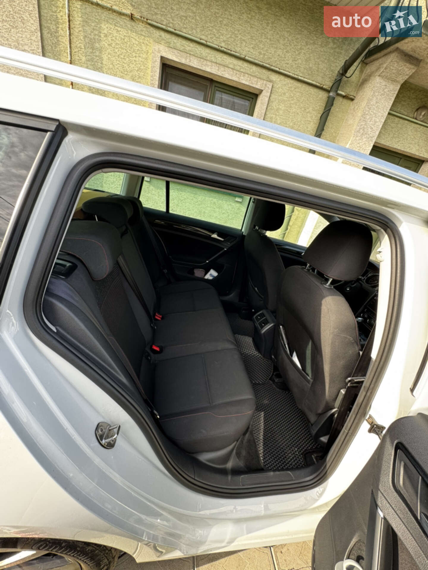 Volkswagen Golf 2017 VIN WVWZZZAUZJP561011 фото оголошення 7 з 26