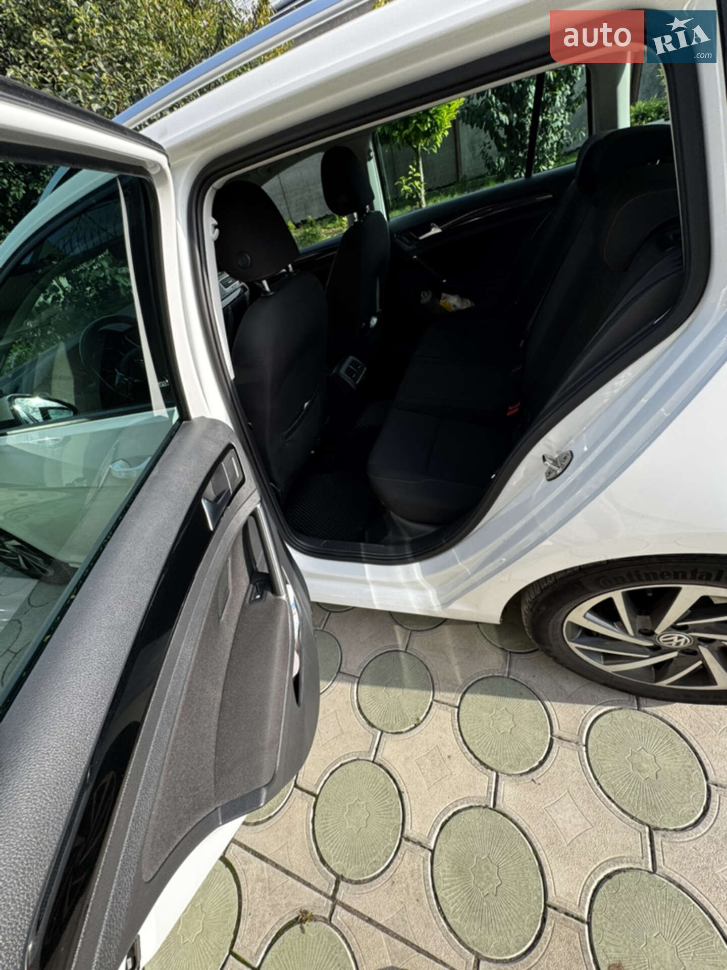 Volkswagen Golf 2017 VIN WVWZZZAUZJP561011 фото оголошення 9 з 26