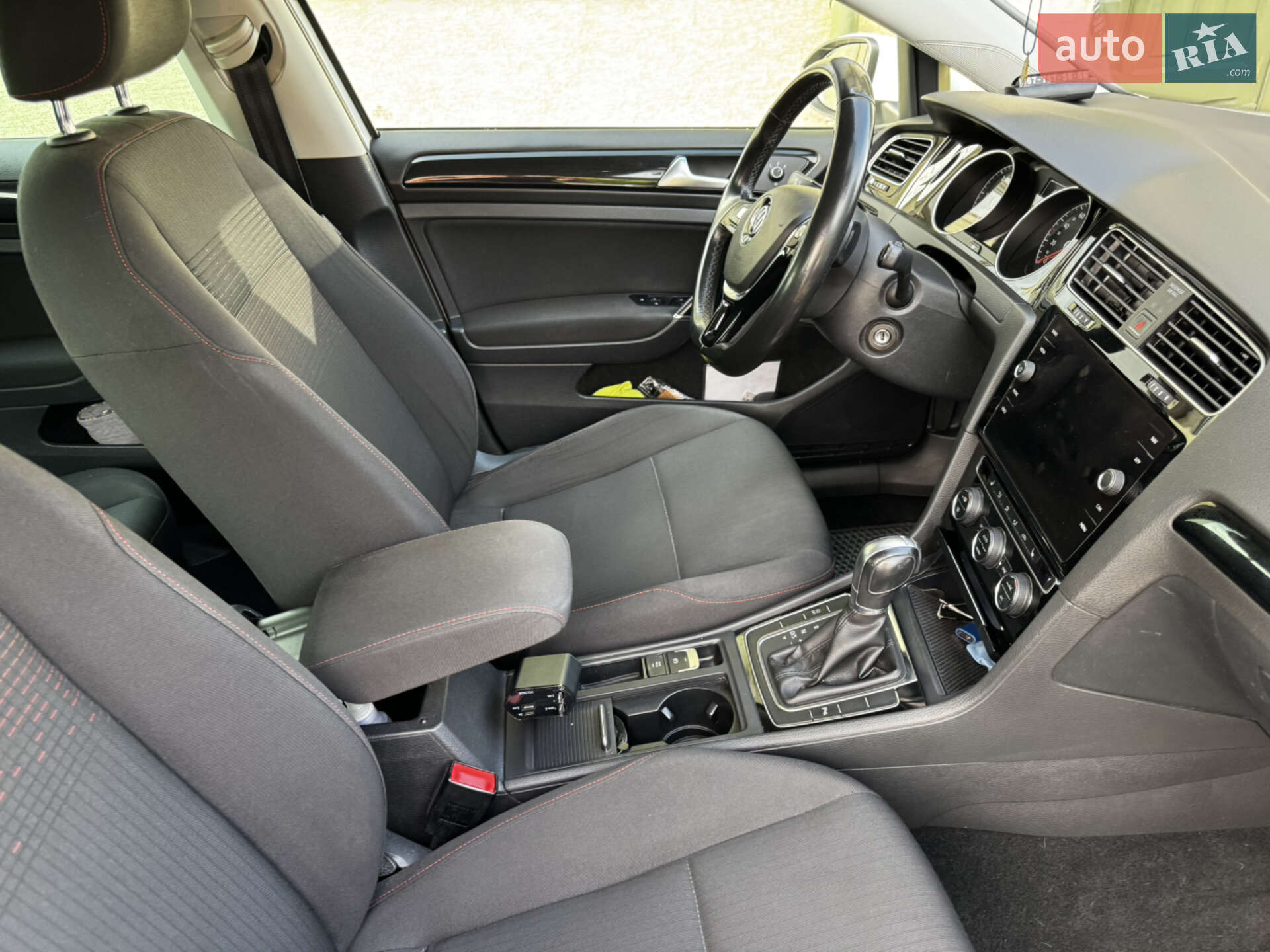 Volkswagen Golf 2017 VIN WVWZZZAUZJP561011 фото оголошення 10 з 26