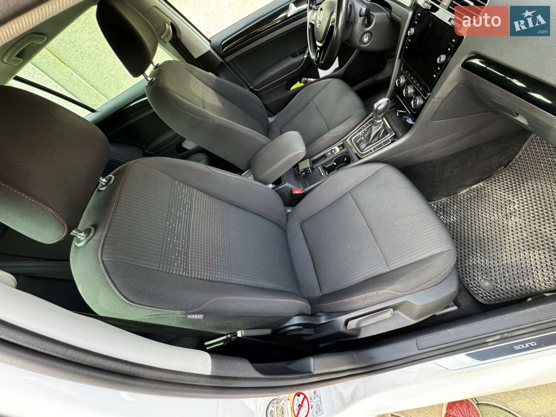 Volkswagen Golf 2017 VIN WVWZZZAUZJP561011 фото оголошення 11 з 26