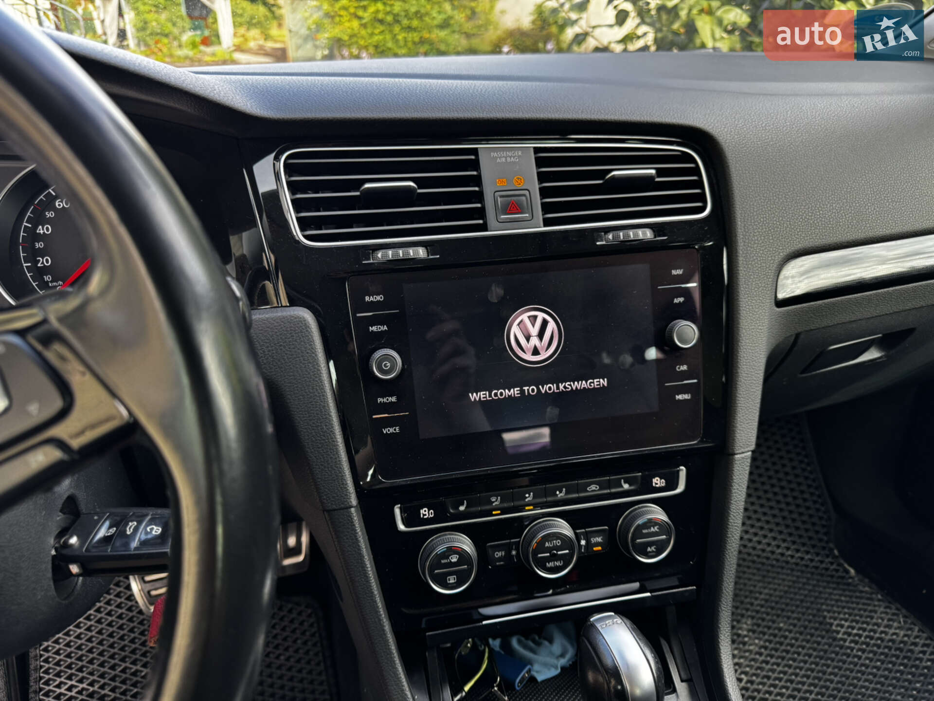 Volkswagen Golf 2017 VIN WVWZZZAUZJP561011 фото оголошення 17 з 26