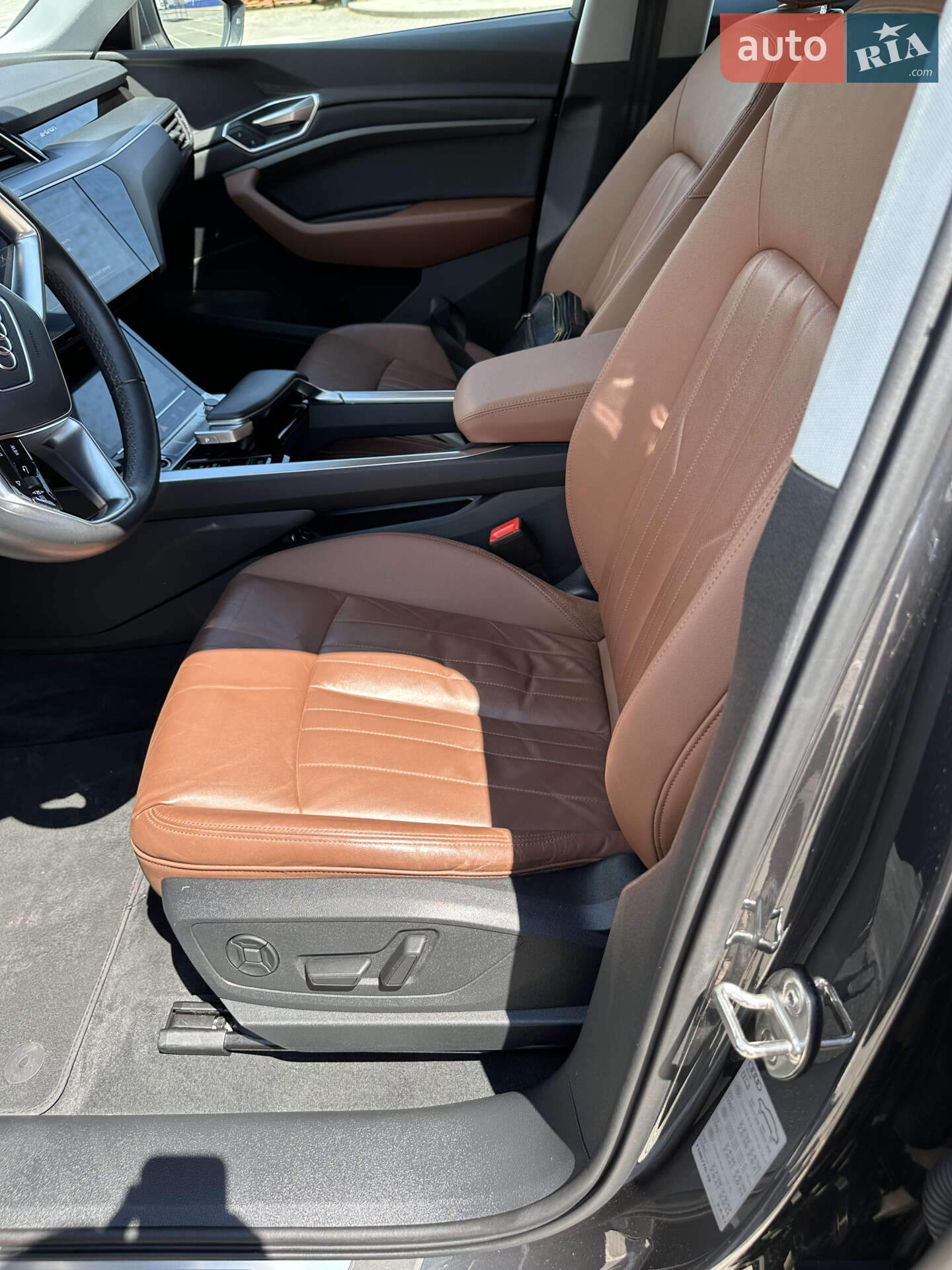 Audi e-tron 2021 VIN WAUZZZGE3MB035738 фото оголошення 14 з 33