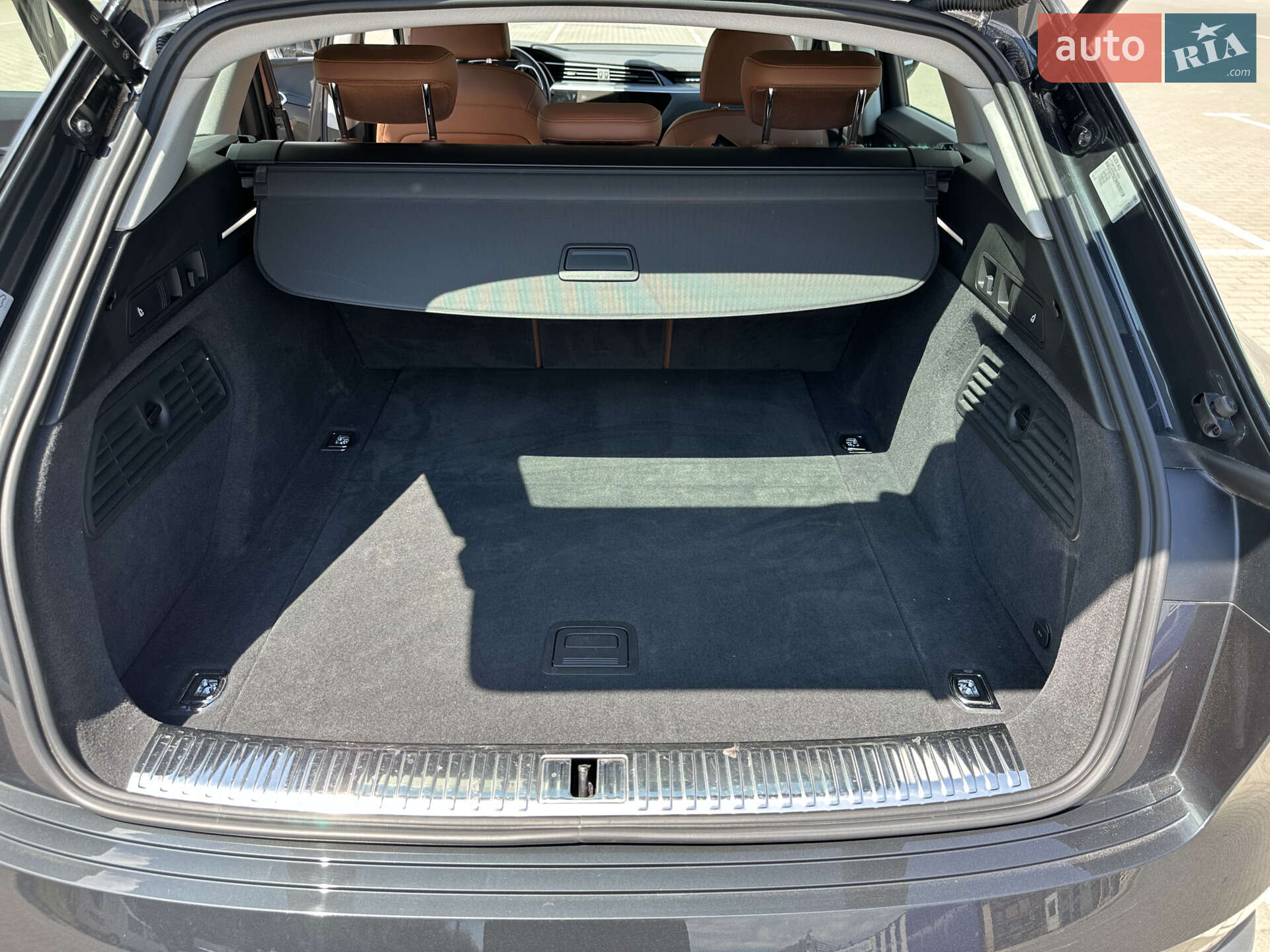 Audi e-tron 2021 VIN WAUZZZGE3MB035738 фото оголошення 28 з 33