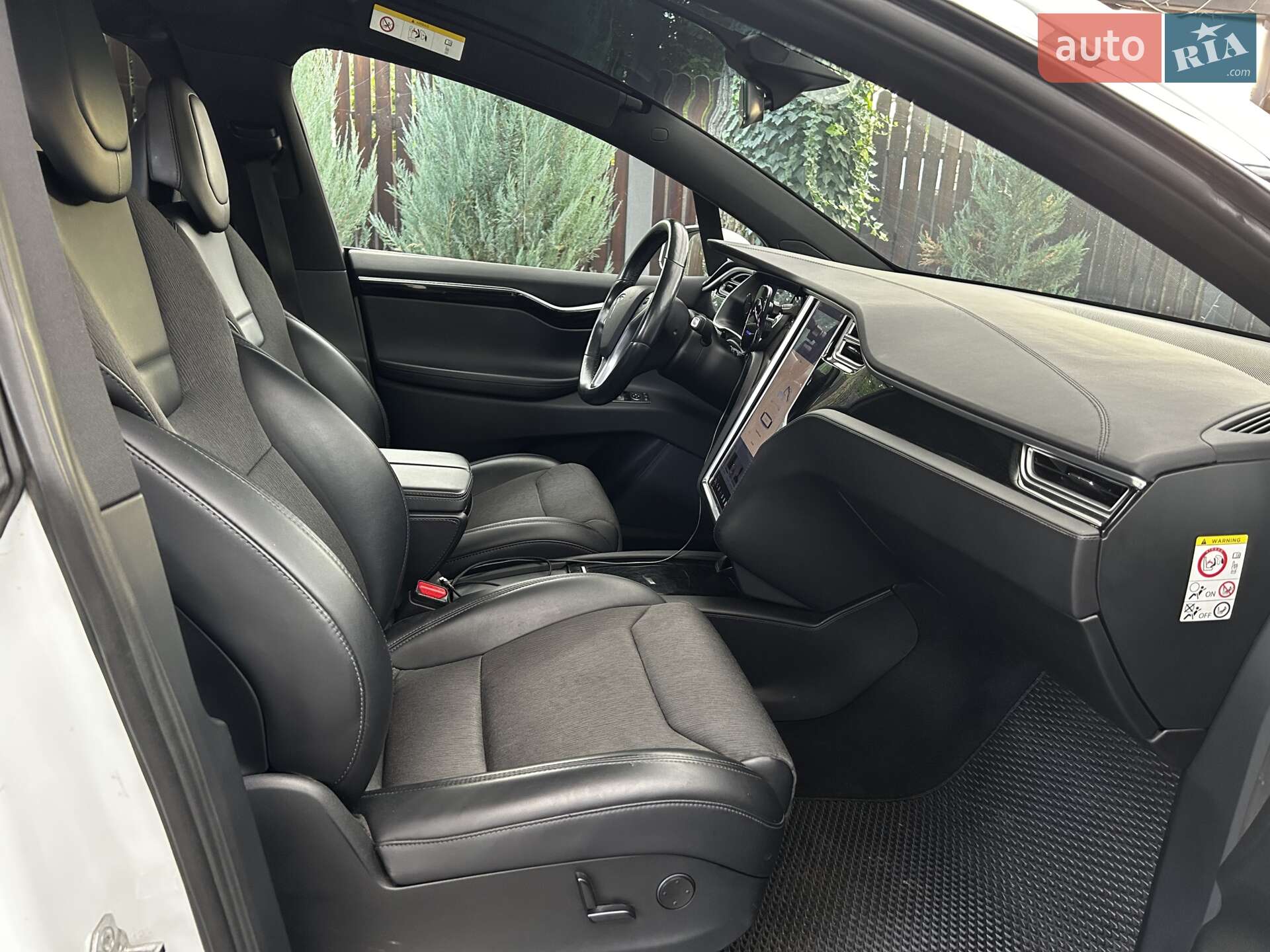 Tesla Model X 2017 VIN 5YJXCCE24HF059048 фото оголошення 9 з 21