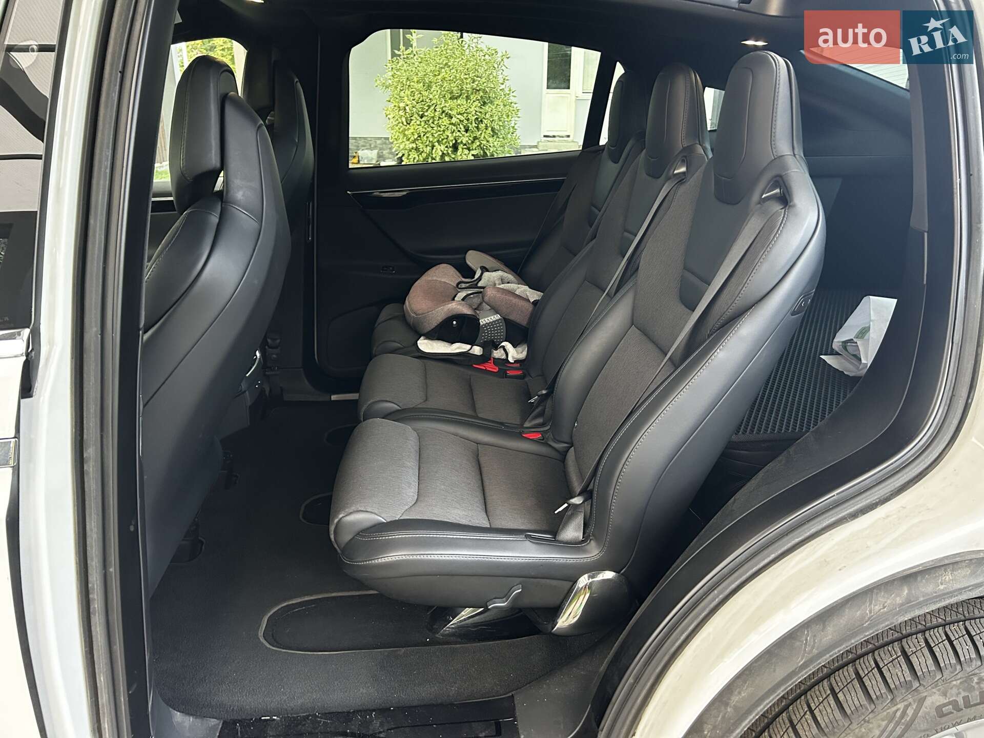 Tesla Model X 2017 VIN 5YJXCCE24HF059048 фото оголошення 12 з 21