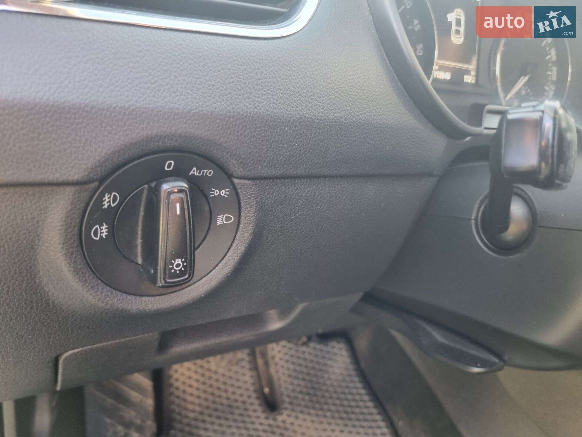 Skoda Octavia 2013 VIN TMBAJ9NE2E0030442 фото оголошення 9 з 10