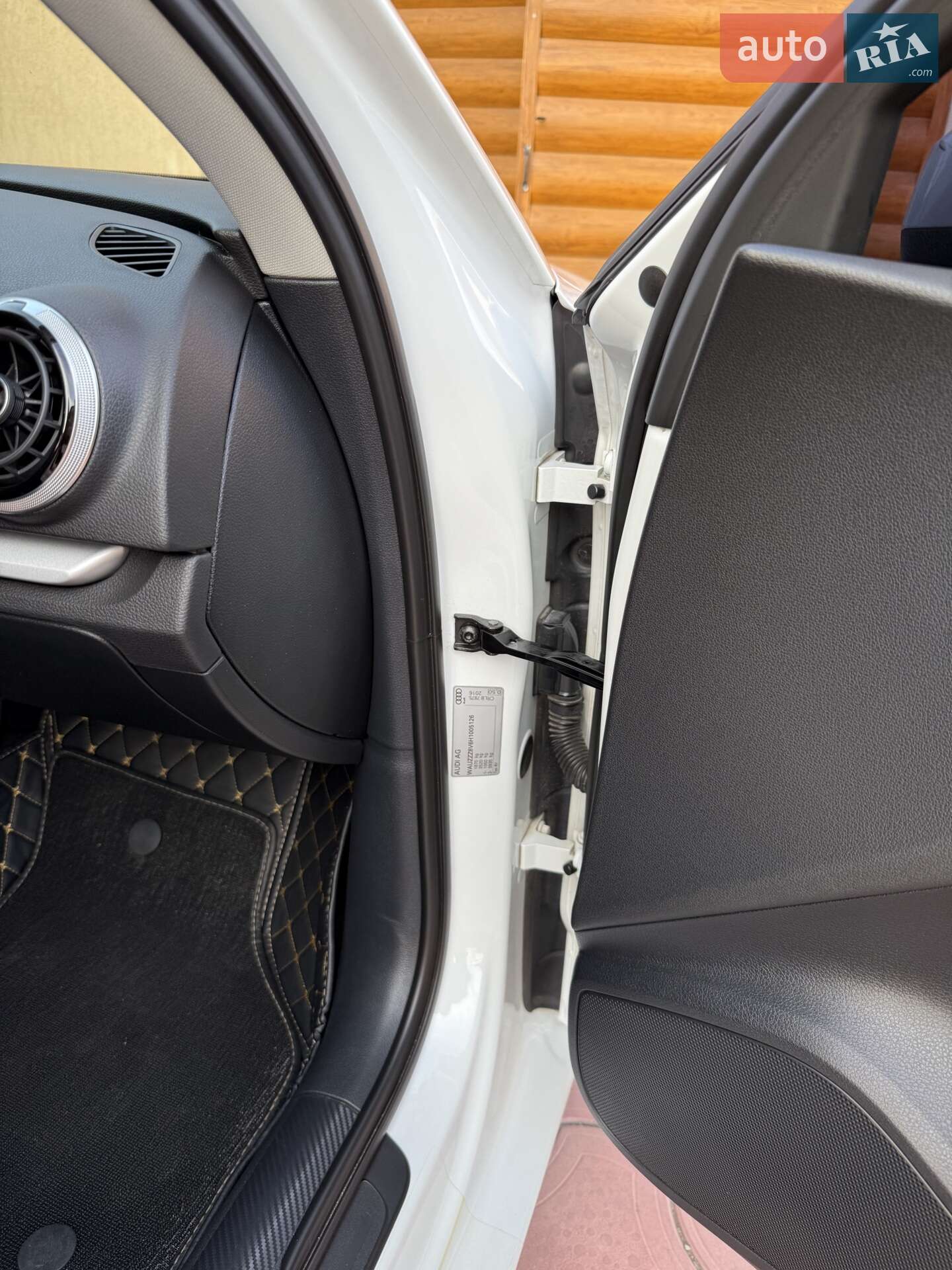 Audi A3 2016 VIN WAUZZZ8V6H1005126 фото оголошення 27 з 32