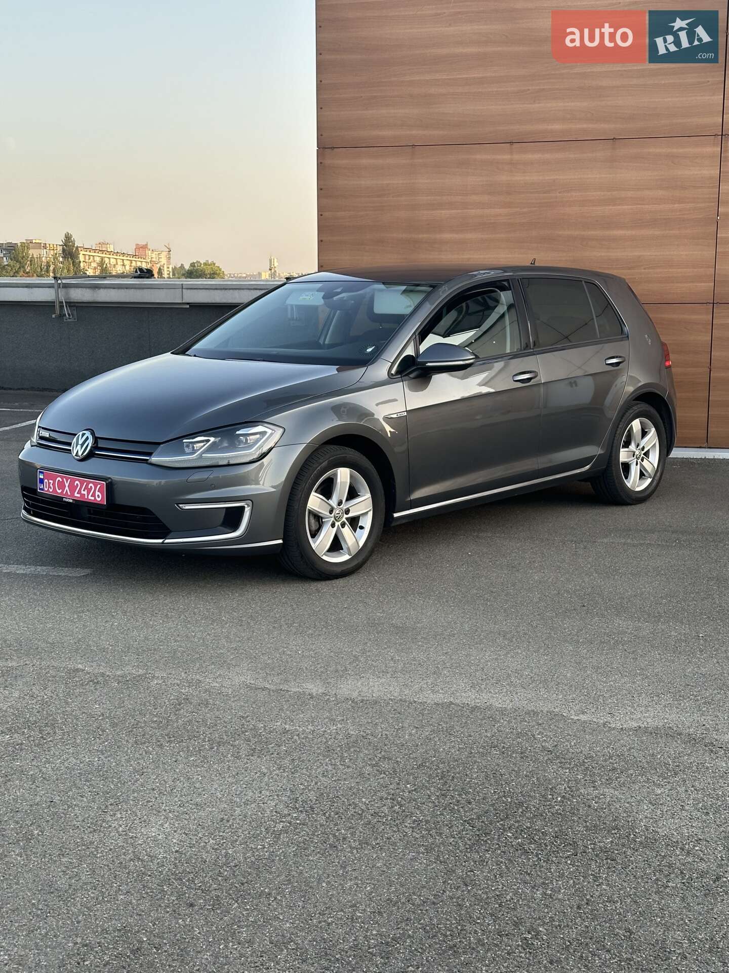 Volkswagen e-Golf 2018 VIN WVWZZZAUZJW907857 фото оголошення 2 з 30