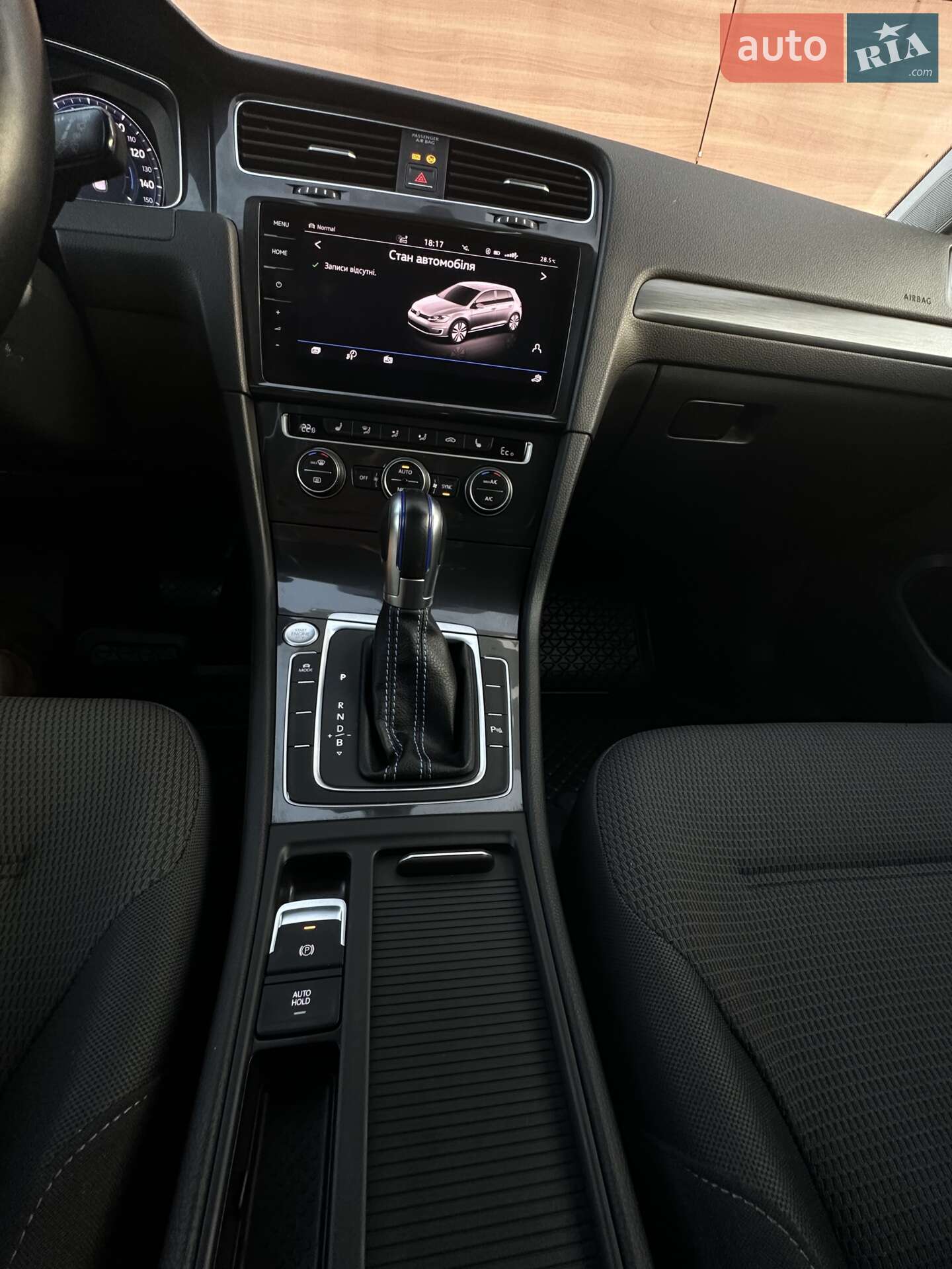 Volkswagen e-Golf 2018 VIN WVWZZZAUZJW907857 фото оголошення 11 з 30