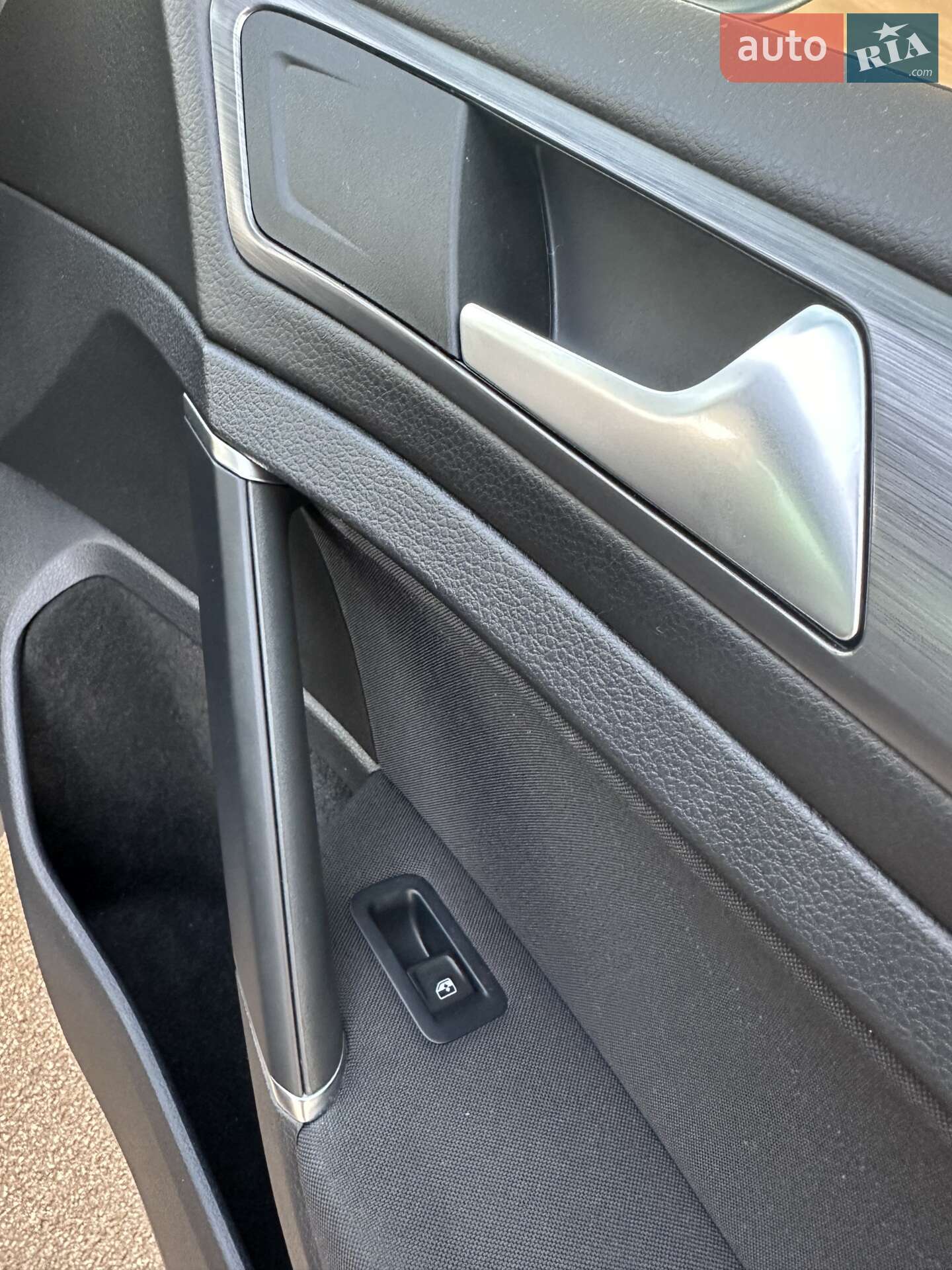 Volkswagen e-Golf 2018 VIN WVWZZZAUZJW907857 фото оголошення 15 з 30
