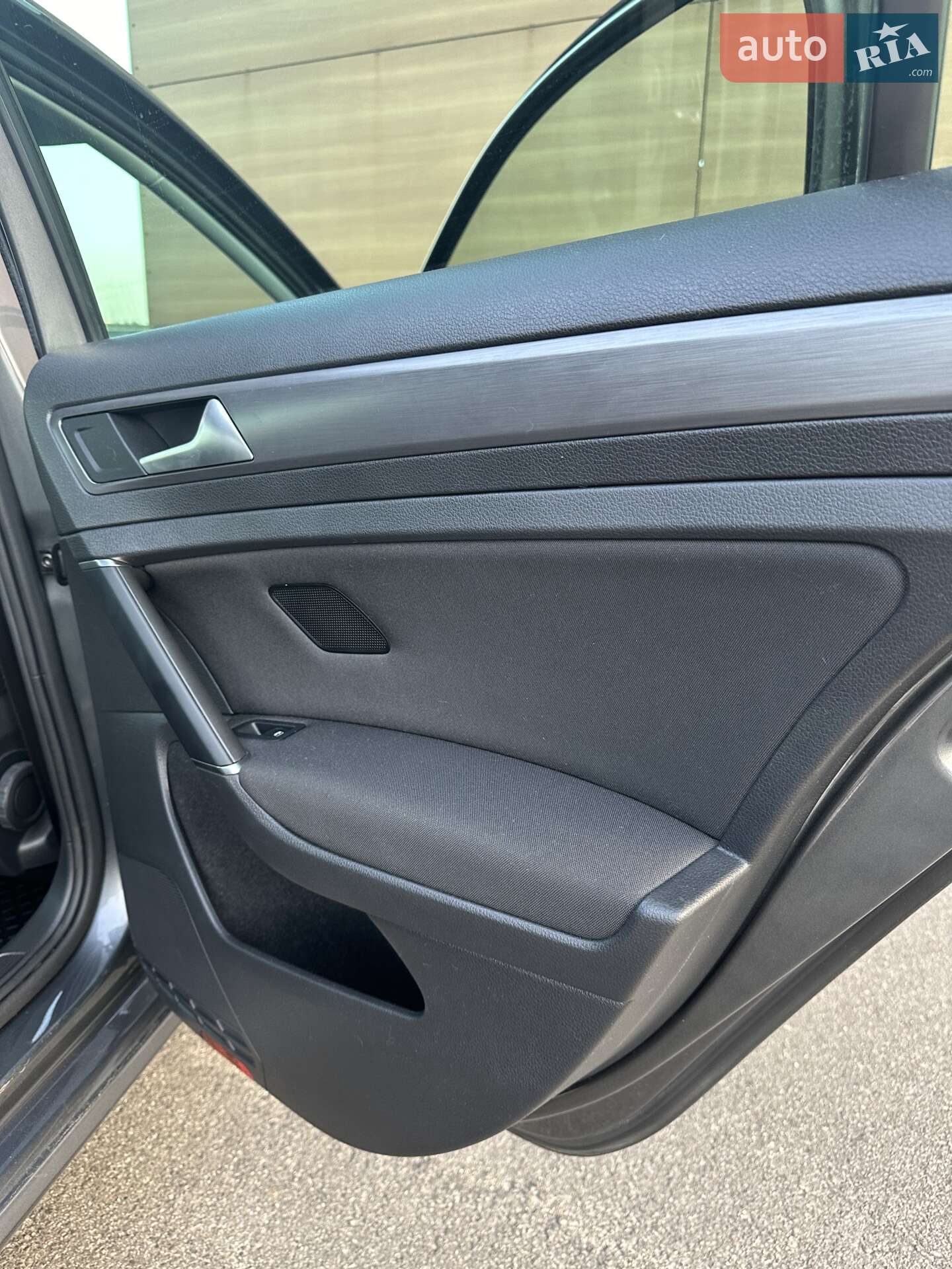 Volkswagen e-Golf 2018 VIN WVWZZZAUZJW907857 фото оголошення 12 з 30