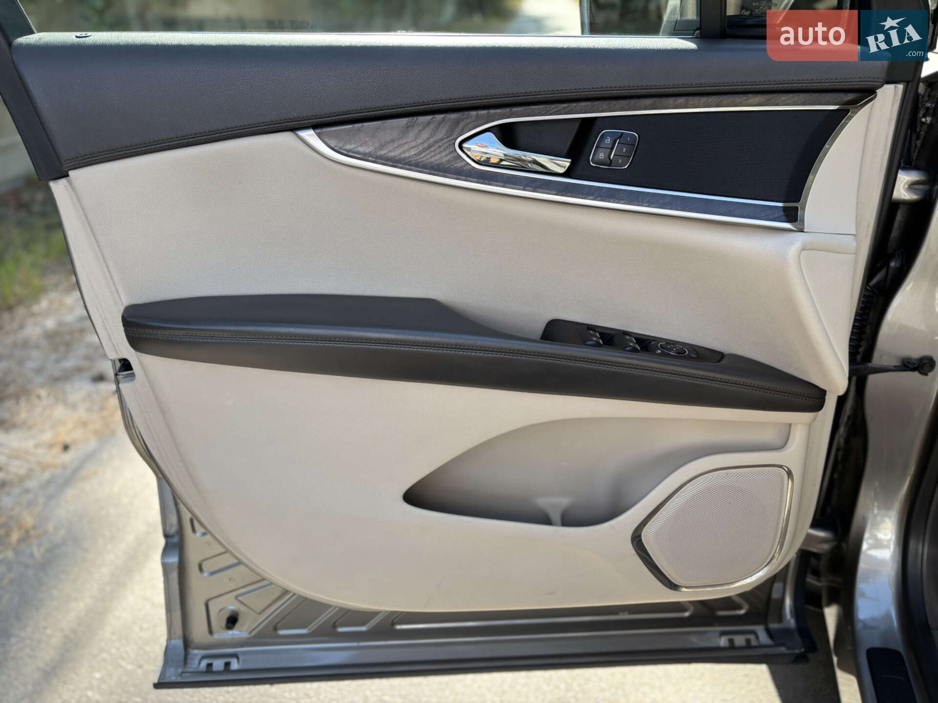 Lincoln MKX 2016 VIN 2LMTJ6LP9GBL84424 фото оголошення 11 з 25