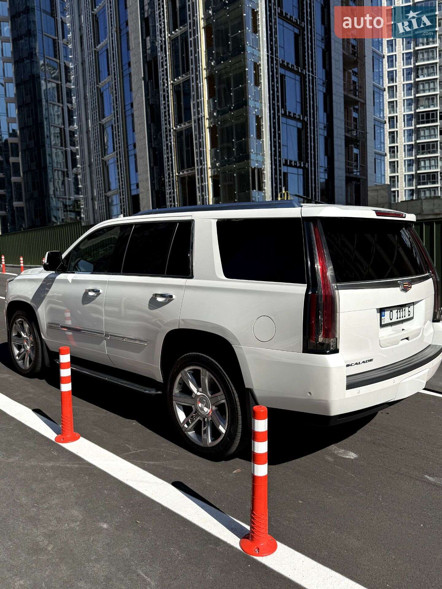 Cadillac Escalade 2017 VIN 1GYS3BKJXJR106805 фото оголошення 4 з 19
