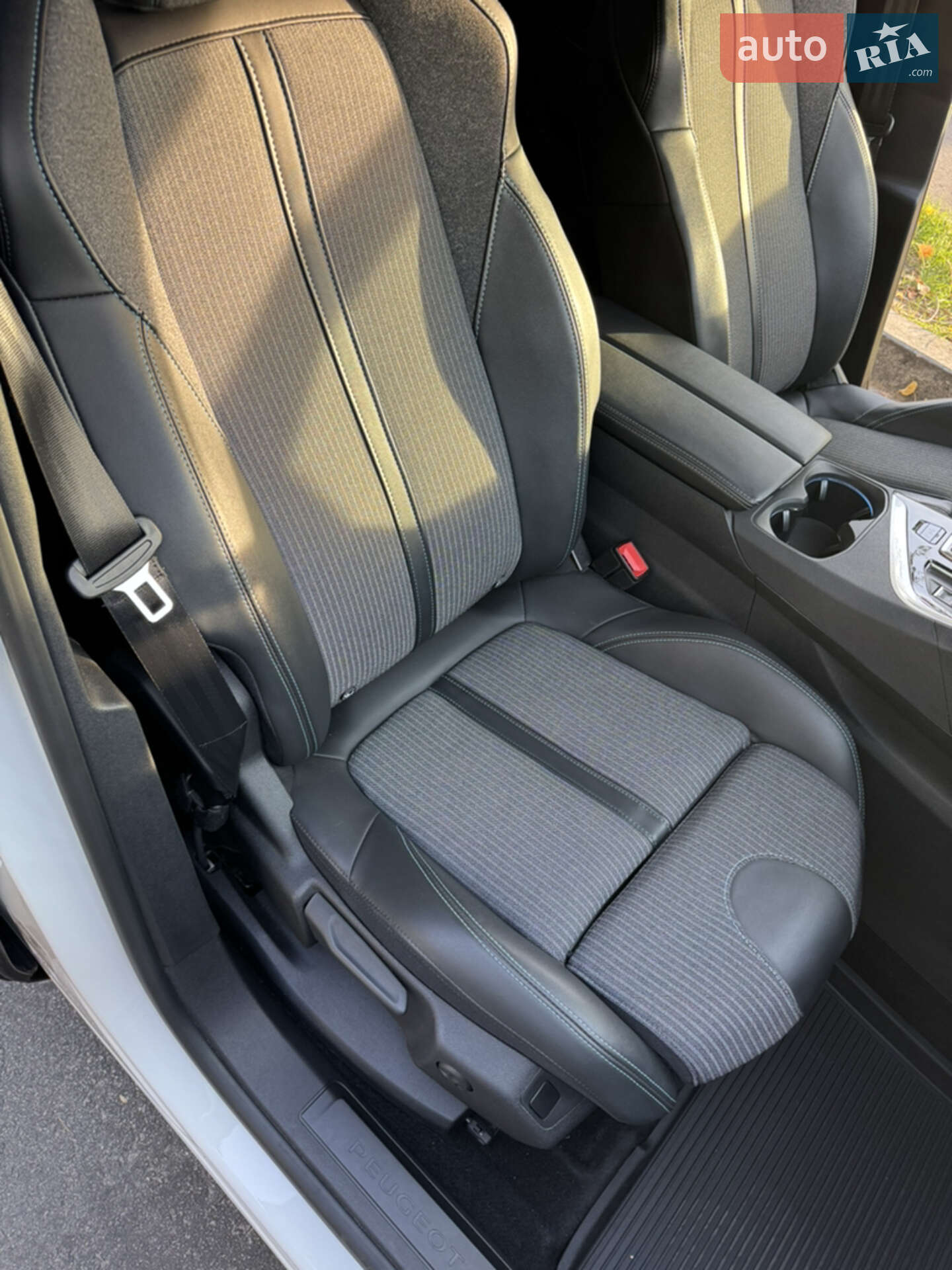 Peugeot 3008 2021 VIN VF3MJAHXNMS036779 фото оголошення 22 з 28