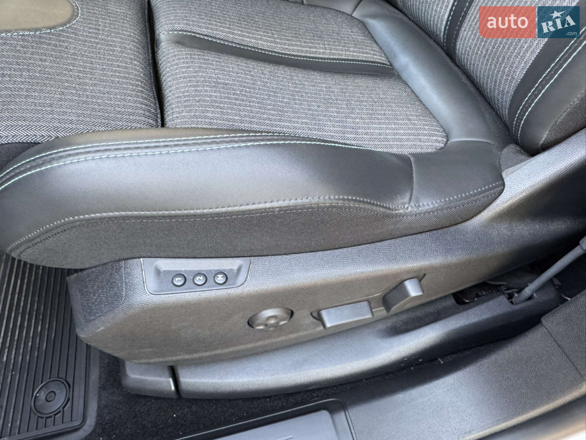 Peugeot 3008 2021 VIN VF3MJAHXNMS036779 фото оголошення 24 з 28