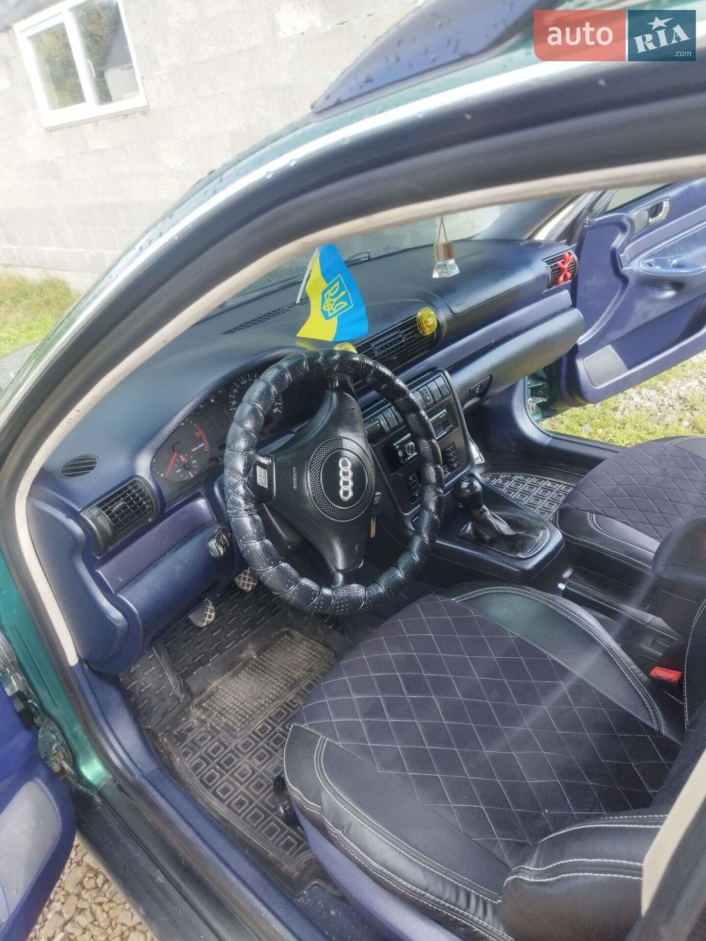 Audi A4 1998 VIN WAUZZZ8DZWA128214 фото оголошення 3 з 7