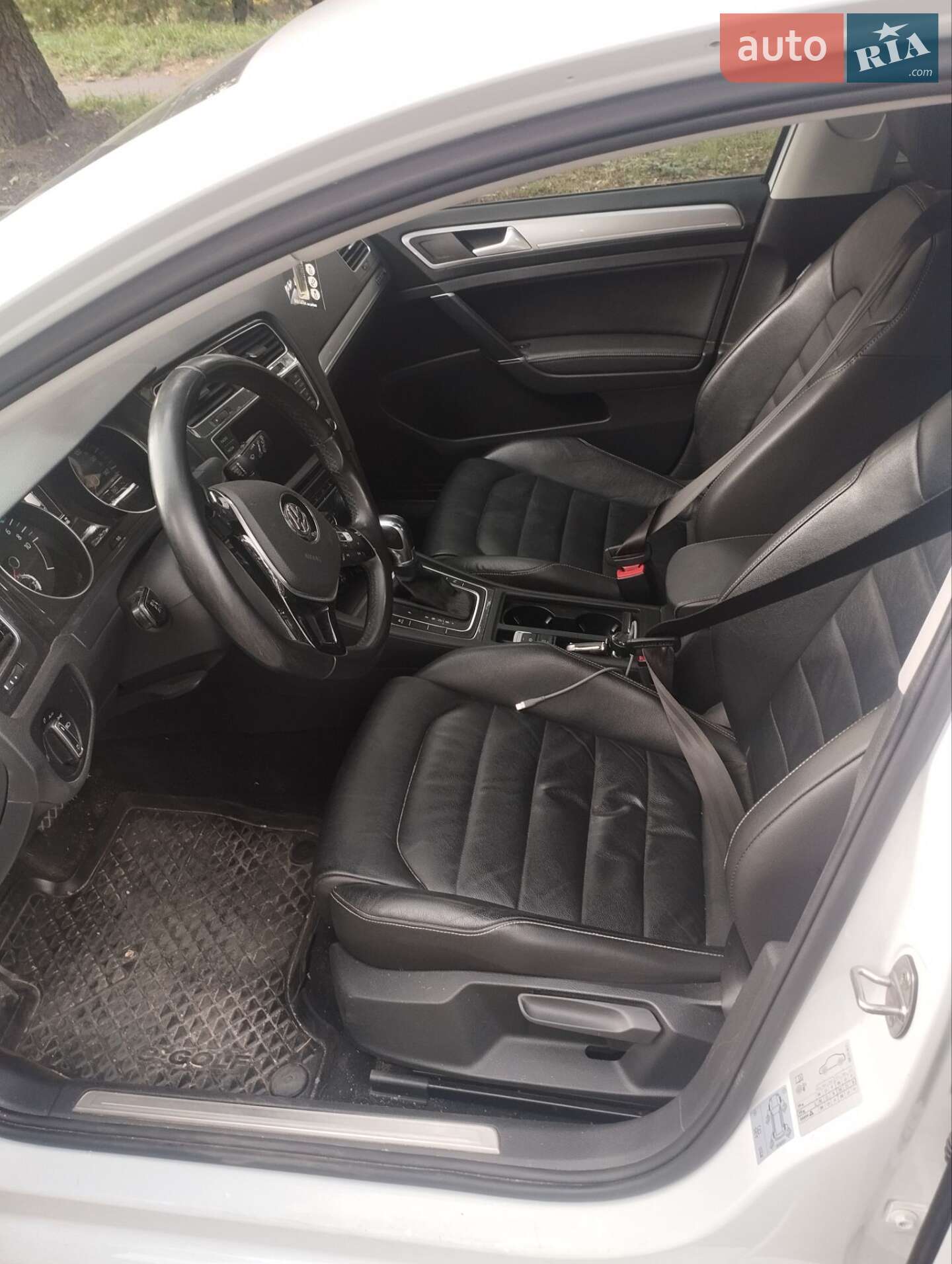 Volkswagen e-Golf 2016 VIN WVWZZZAUZGW910389 фото оголошення 2 з 8