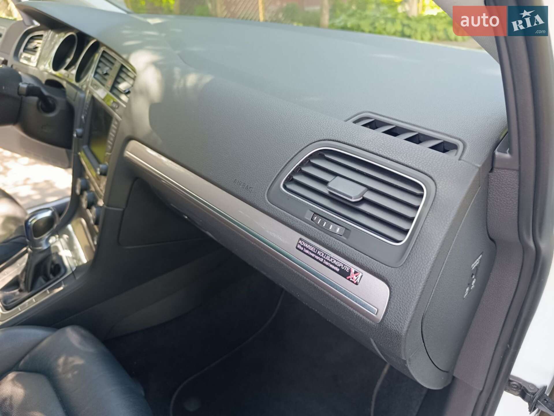 Volkswagen e-Golf 2016 VIN WVWZZZAUZGW910389 фото оголошення 3 з 8