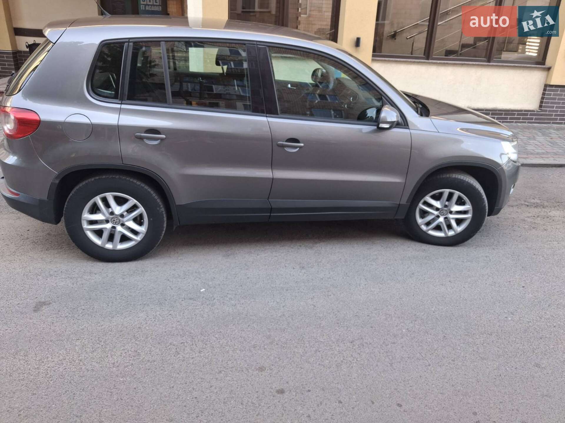 Volkswagen Tiguan 2010 VIN WVGZZZ5NZAW092134 фото оголошення 2 з 8