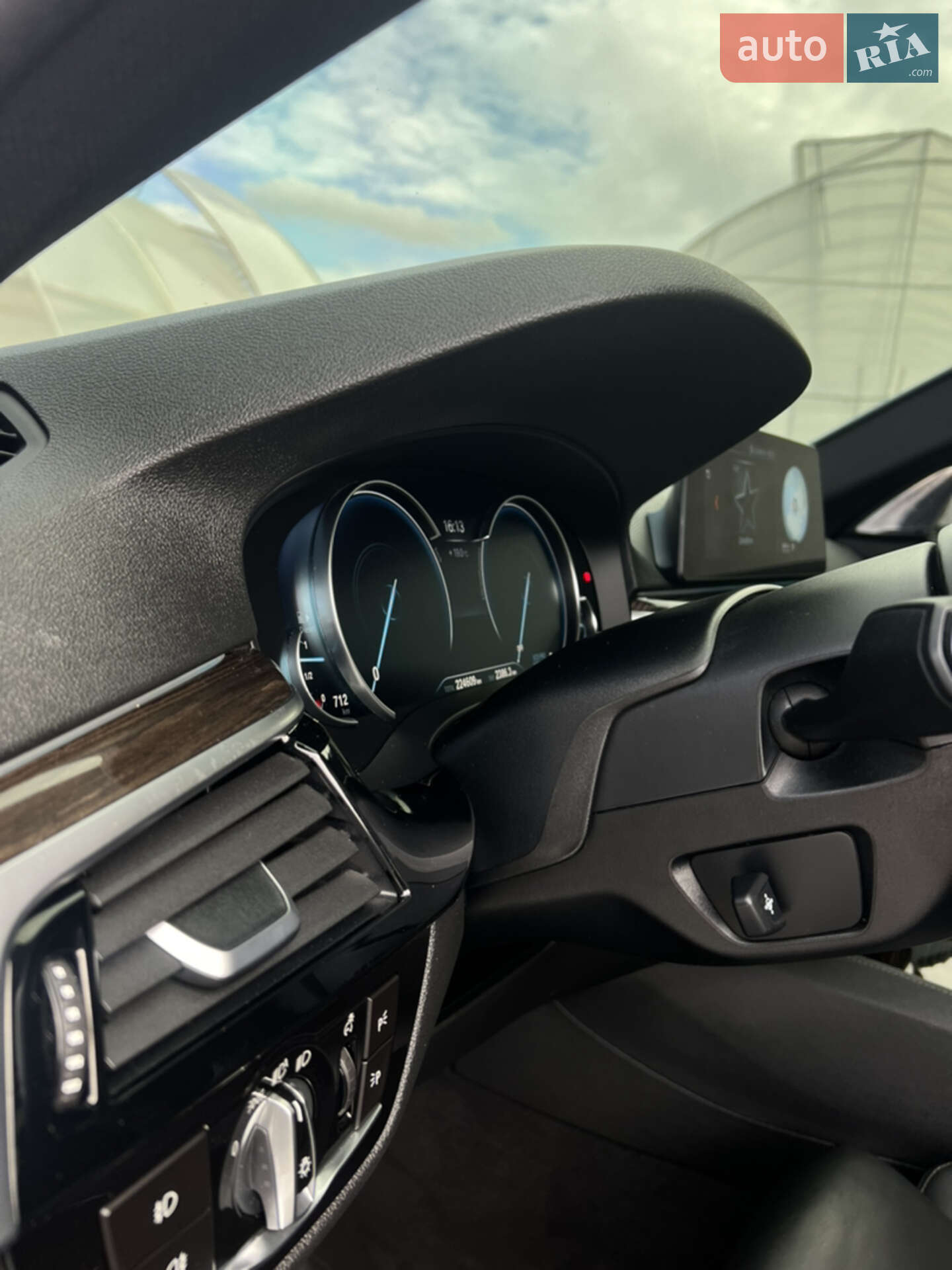BMW 5 Series 2017 VIN WBAJC3107HG872266 фото оголошення 17 з 46