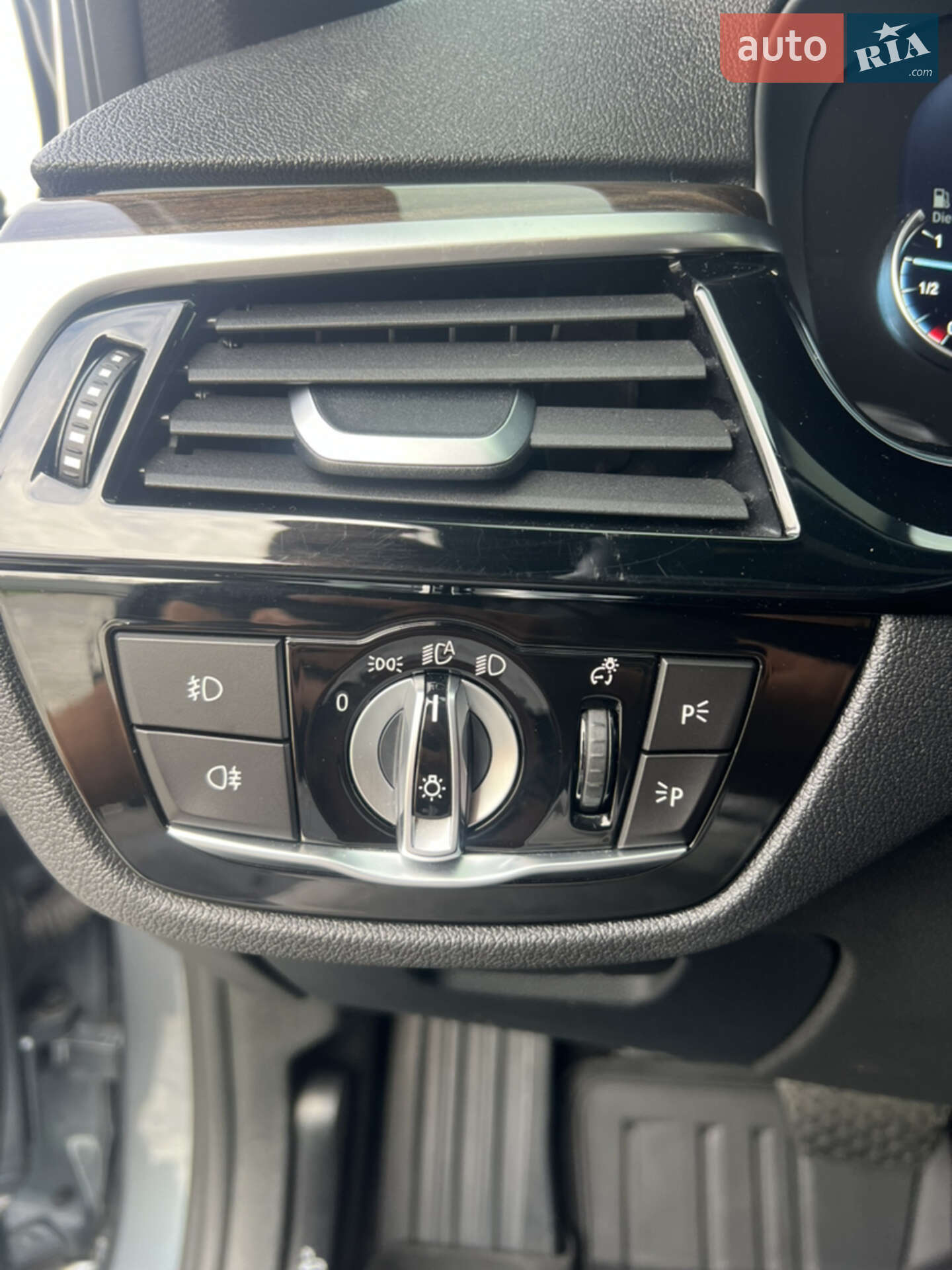 BMW 5 Series 2017 VIN WBAJC3107HG872266 фото оголошення 19 з 46