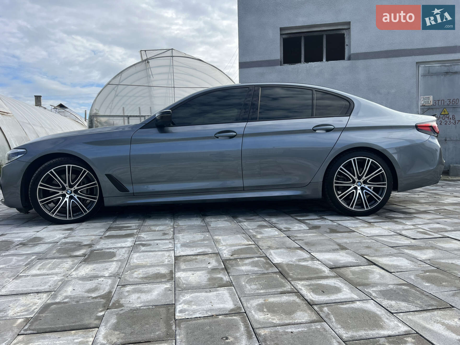 BMW 5 Series 2017 VIN WBAJC3107HG872266 фото оголошення 32 з 46
