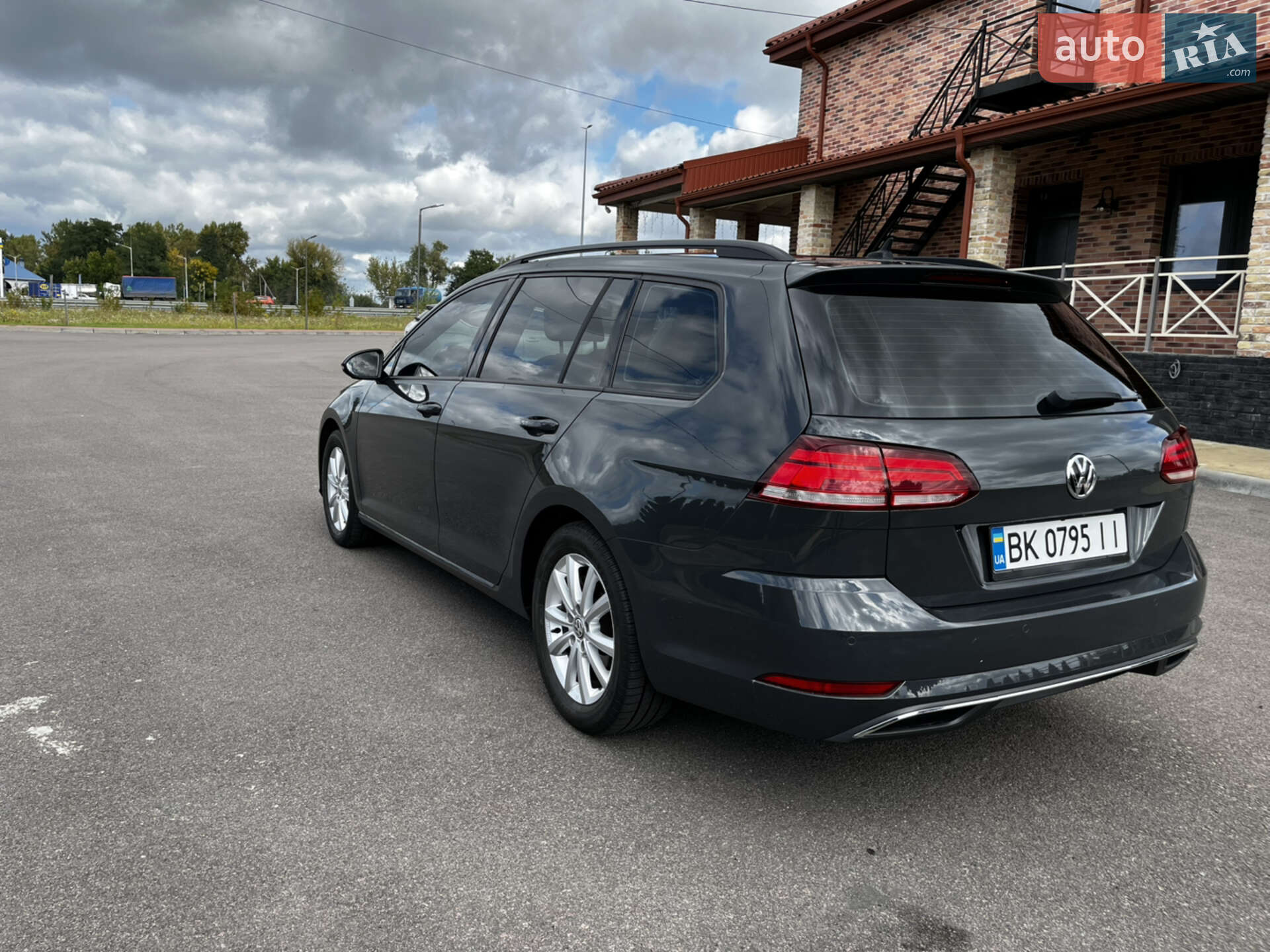 Volkswagen Golf 2017 VIN WVWZZZAUZJP567081 фото оголошення 12 з 53