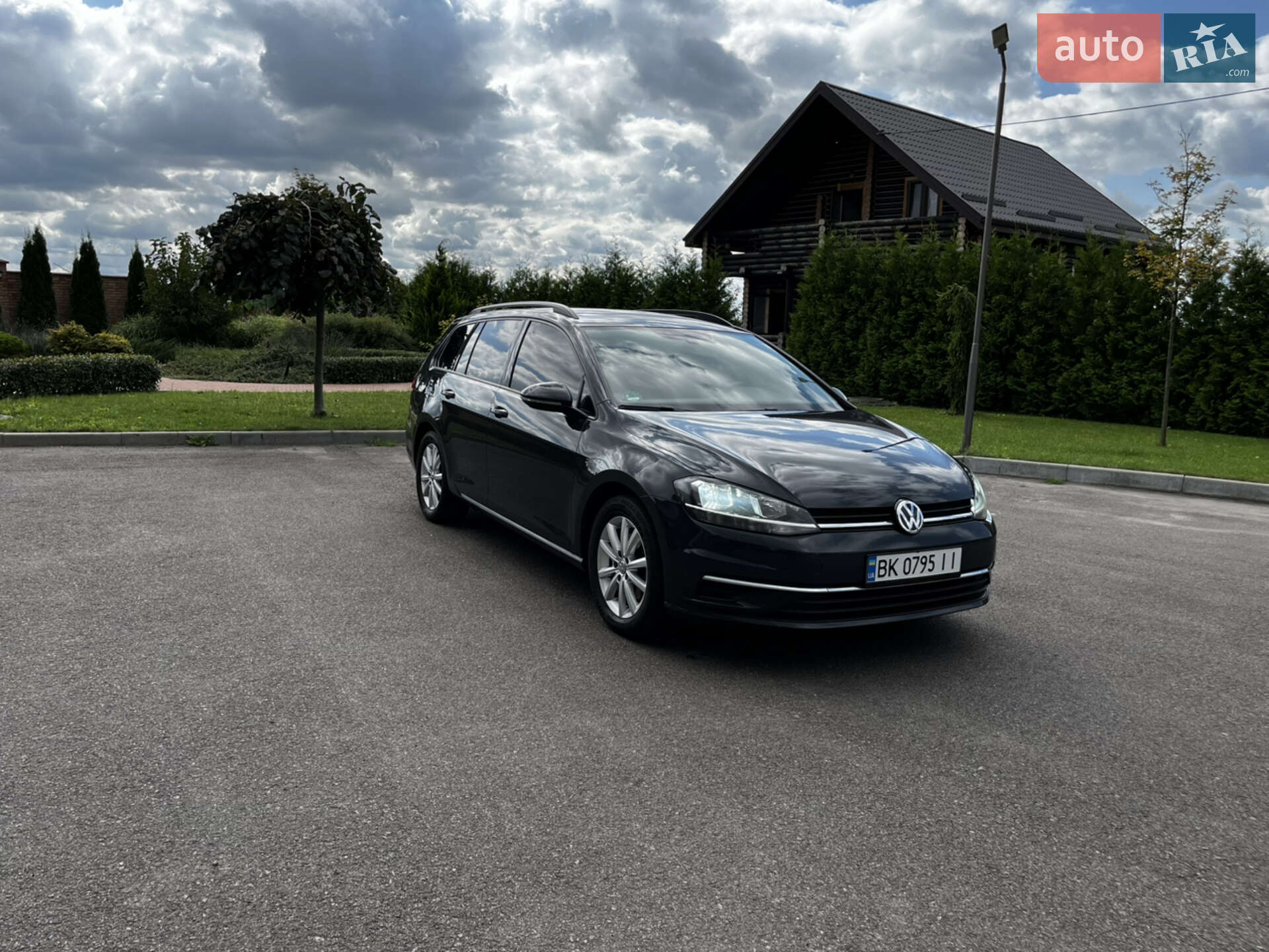 Volkswagen Golf 2017 VIN WVWZZZAUZJP567081 фото оголошення 16 з 53