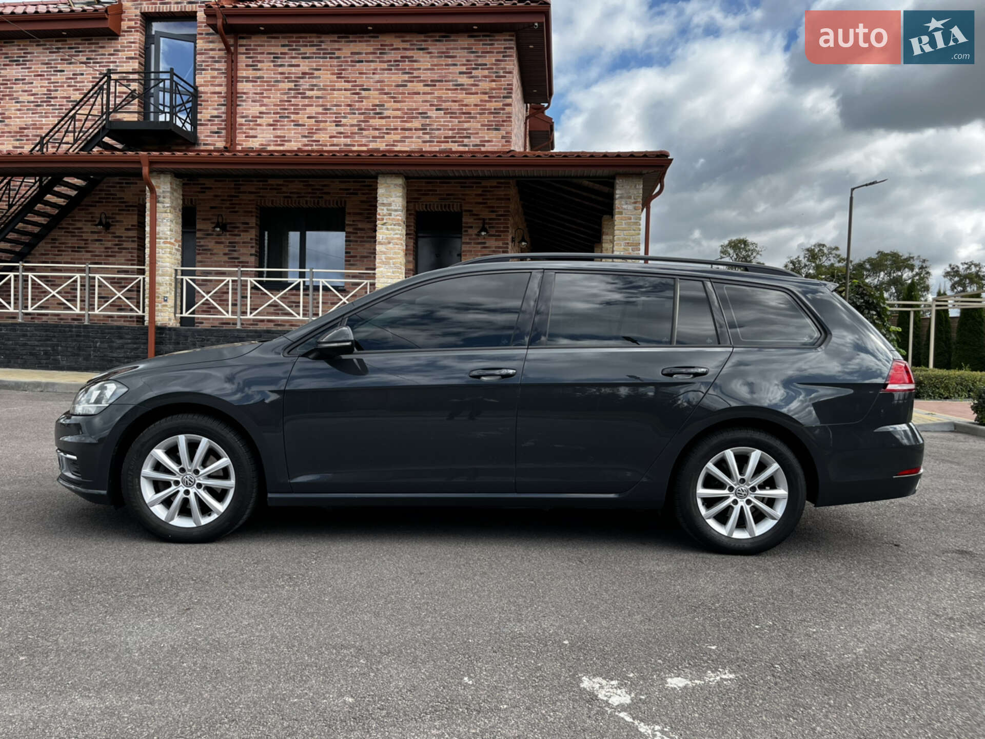 Volkswagen Golf 2017 VIN WVWZZZAUZJP567081 фото оголошення 10 з 53