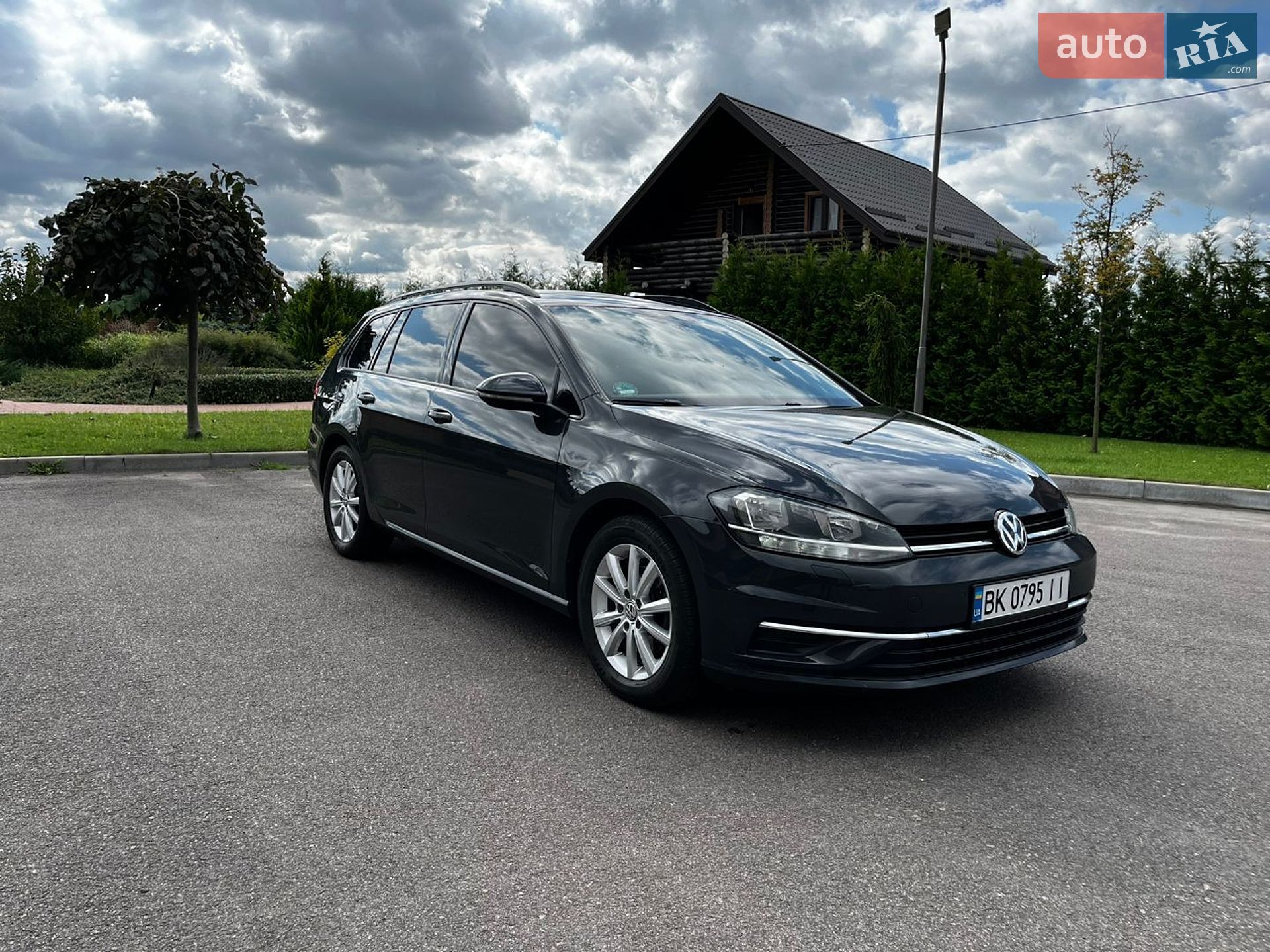 Volkswagen Golf 2017 VIN WVWZZZAUZJP567081 фото оголошення 9 з 53