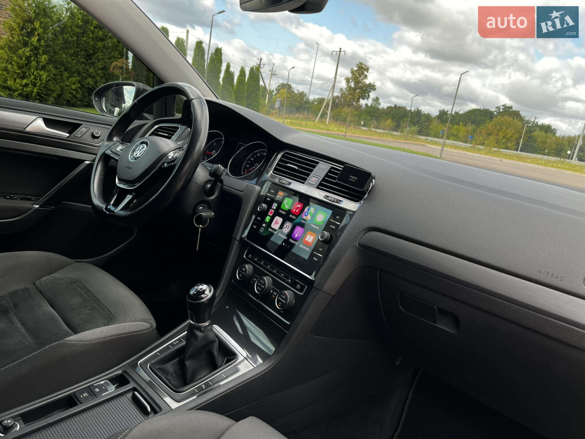 Volkswagen Golf 2017 VIN WVWZZZAUZJP567081 фото оголошення 25 з 53