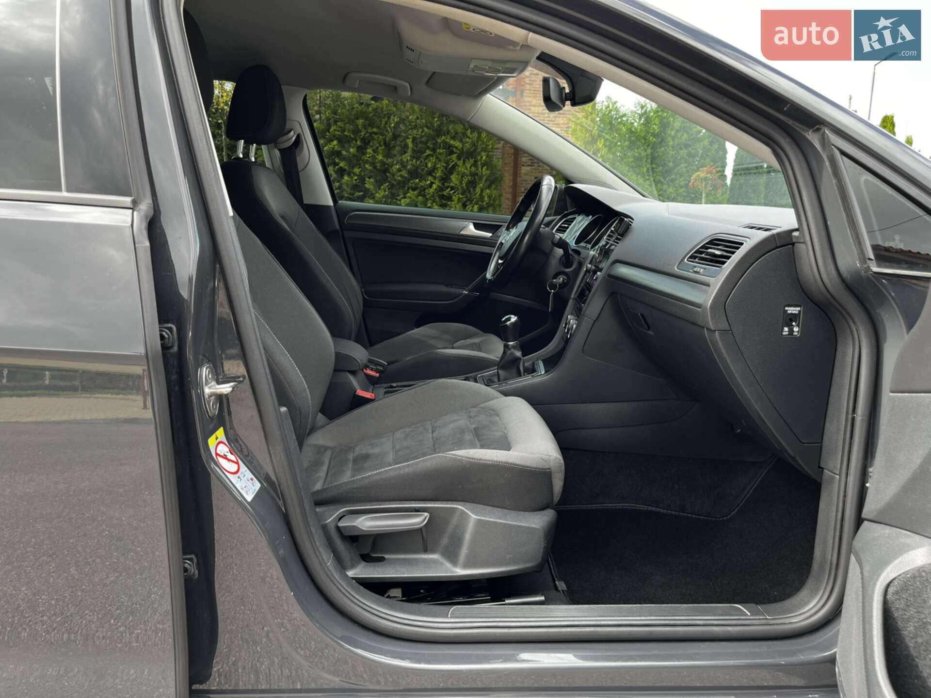 Volkswagen Golf 2017 VIN WVWZZZAUZJP567081 фото оголошення 39 з 53