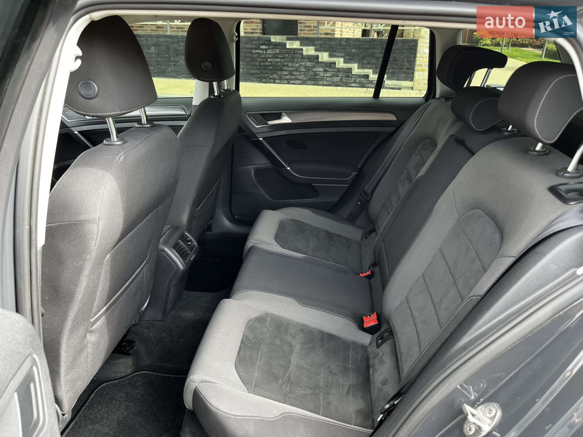 Volkswagen Golf 2017 VIN WVWZZZAUZJP567081 фото оголошення 40 з 53
