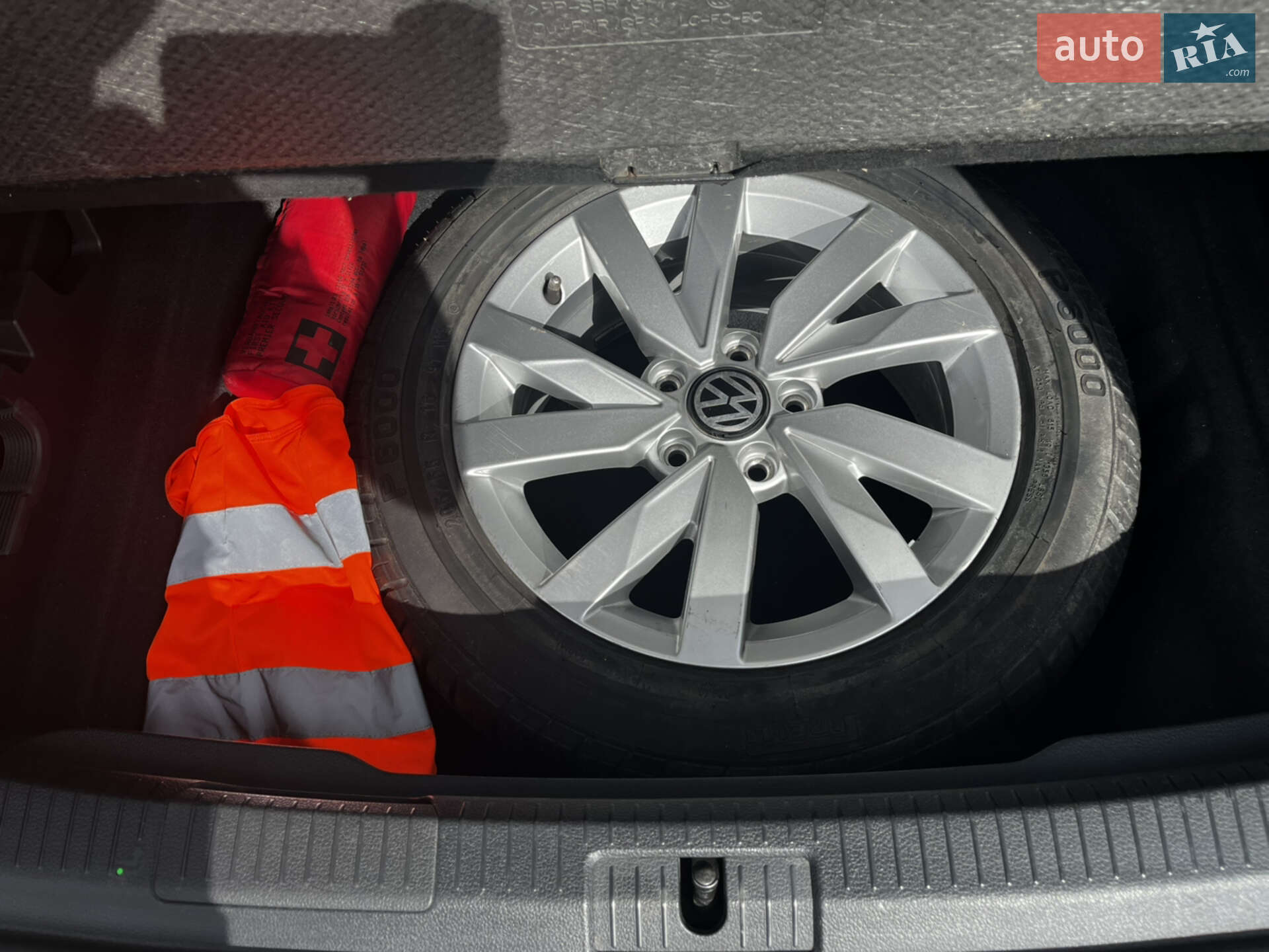 Volkswagen Golf 2017 VIN WVWZZZAUZJP567081 фото оголошення 43 з 53