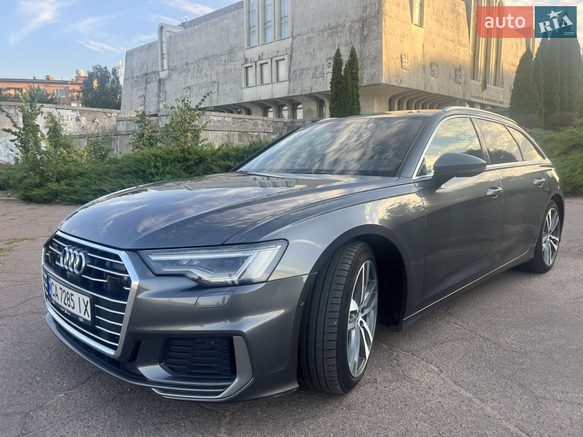 Audi A6 2019 VIN WAUZZZF26KN121919 фото оголошення 2 з 11