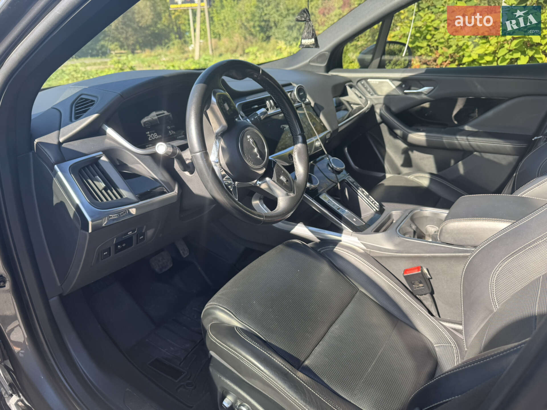 Jaguar I-Pace 2019 VIN SADHD2S11L1F83869 фото оголошення 4 з 95