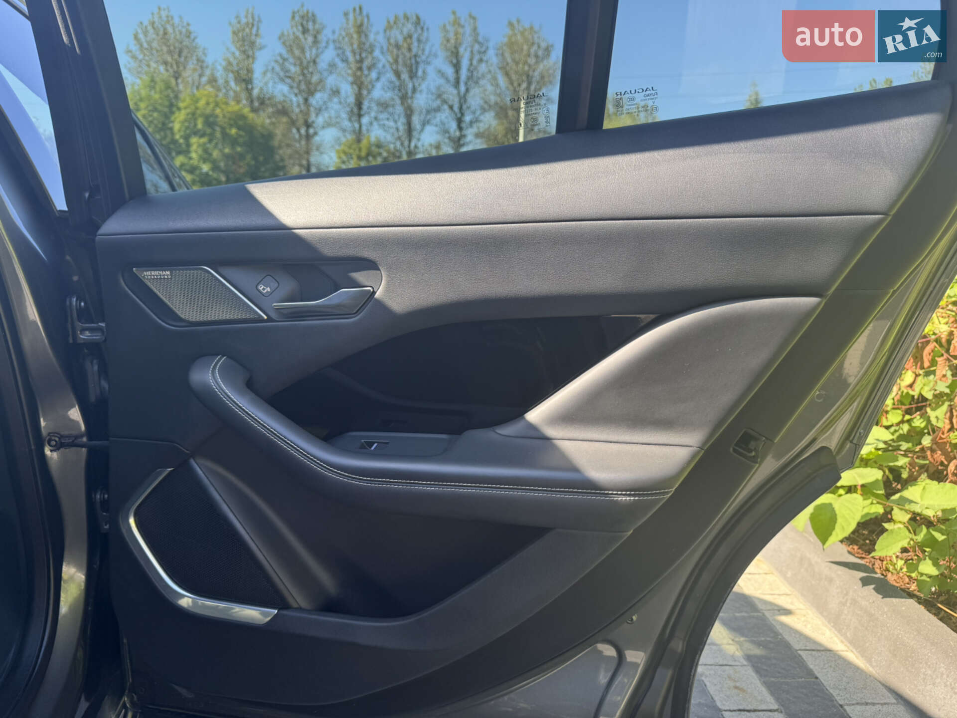Jaguar I-Pace 2019 VIN SADHD2S11L1F83869 фото оголошення 18 з 95