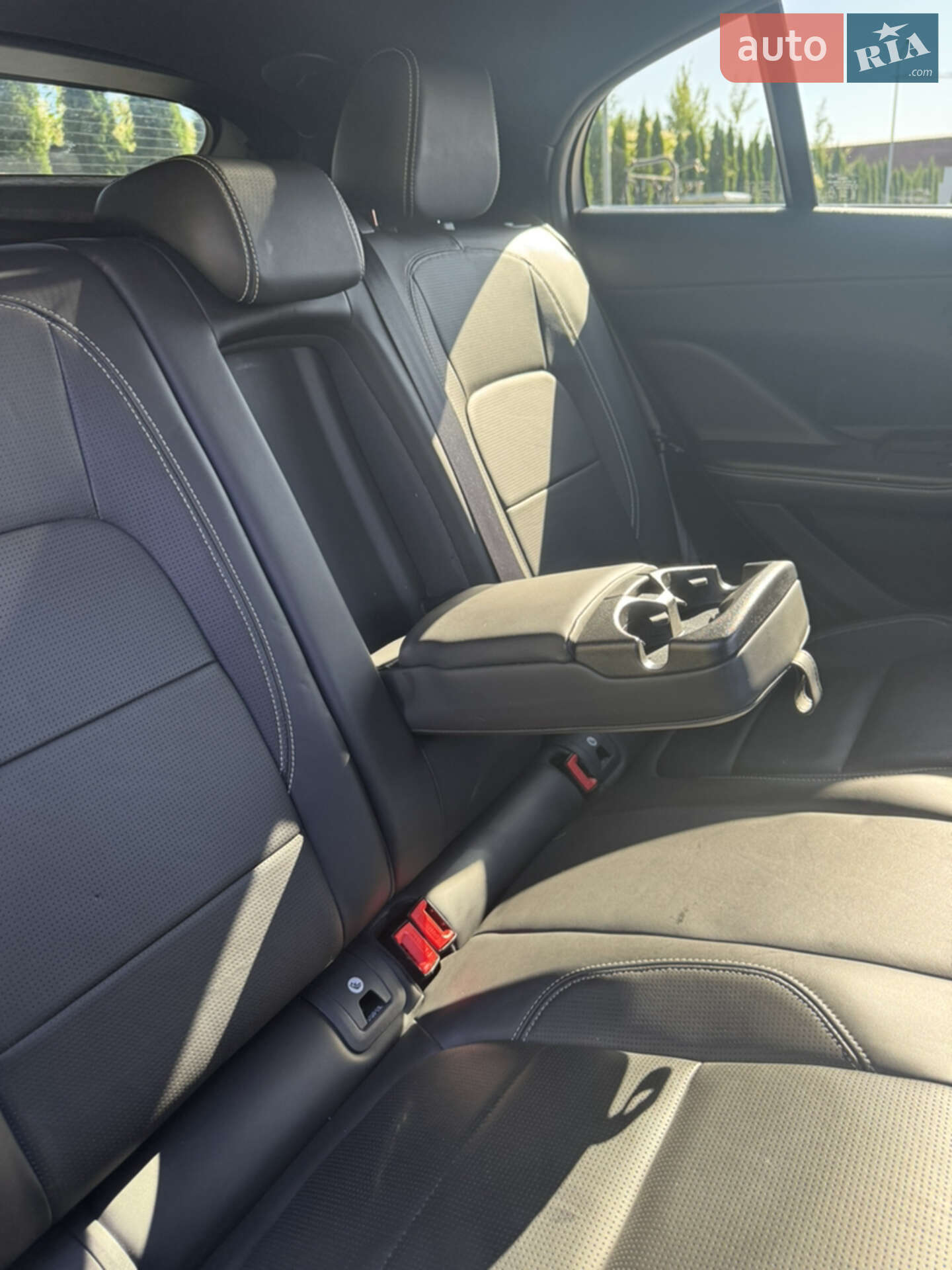 Jaguar I-Pace 2019 VIN SADHD2S11L1F83869 фото оголошення 26 з 95