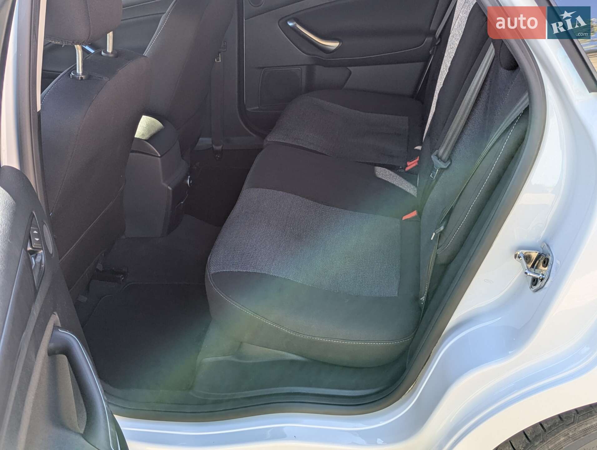 Ford Mondeo 2013 VIN WF0EXXGBBEDP18488 фото оголошення 16 з 34