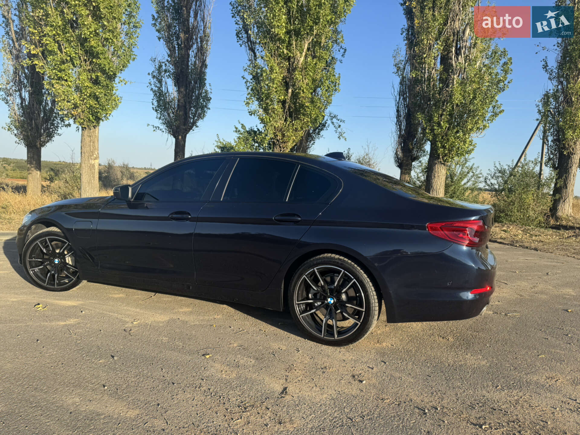 BMW 5 Series 2019 VIN WBAJA91050CD60397 фото оголошення 10 з 12
