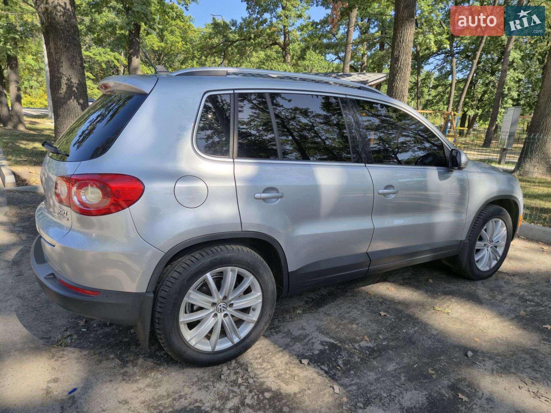 Volkswagen Tiguan 2011 VIN WVGBV7AX2BW562279 фото оголошення 3 з 13