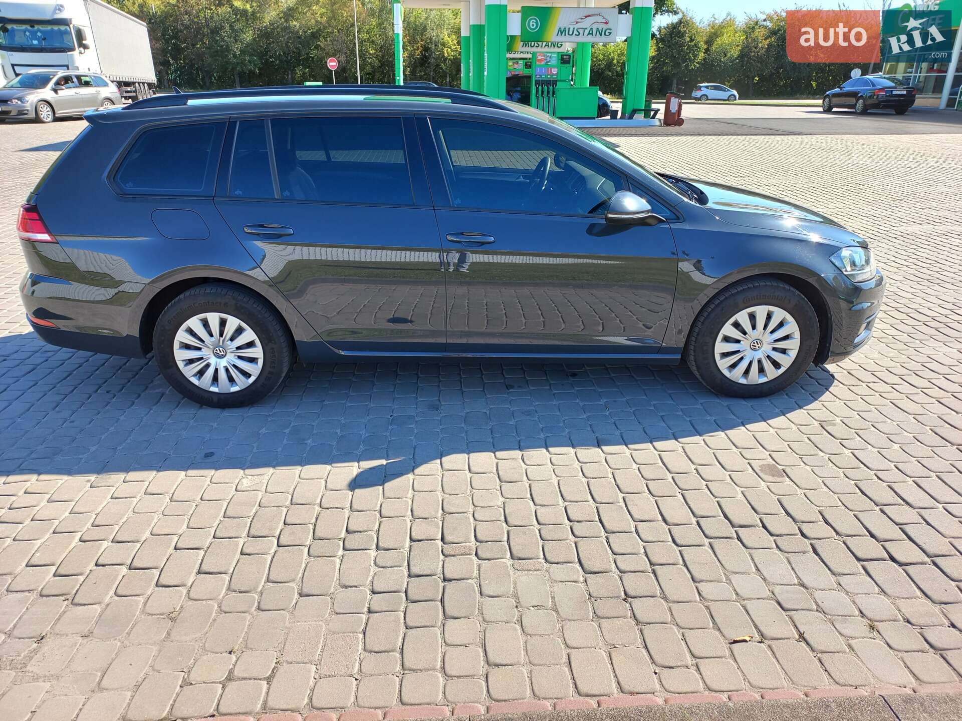 Volkswagen Golf 2018 VIN WVWZZZAUZJP632357 фото оголошення 2 з 20