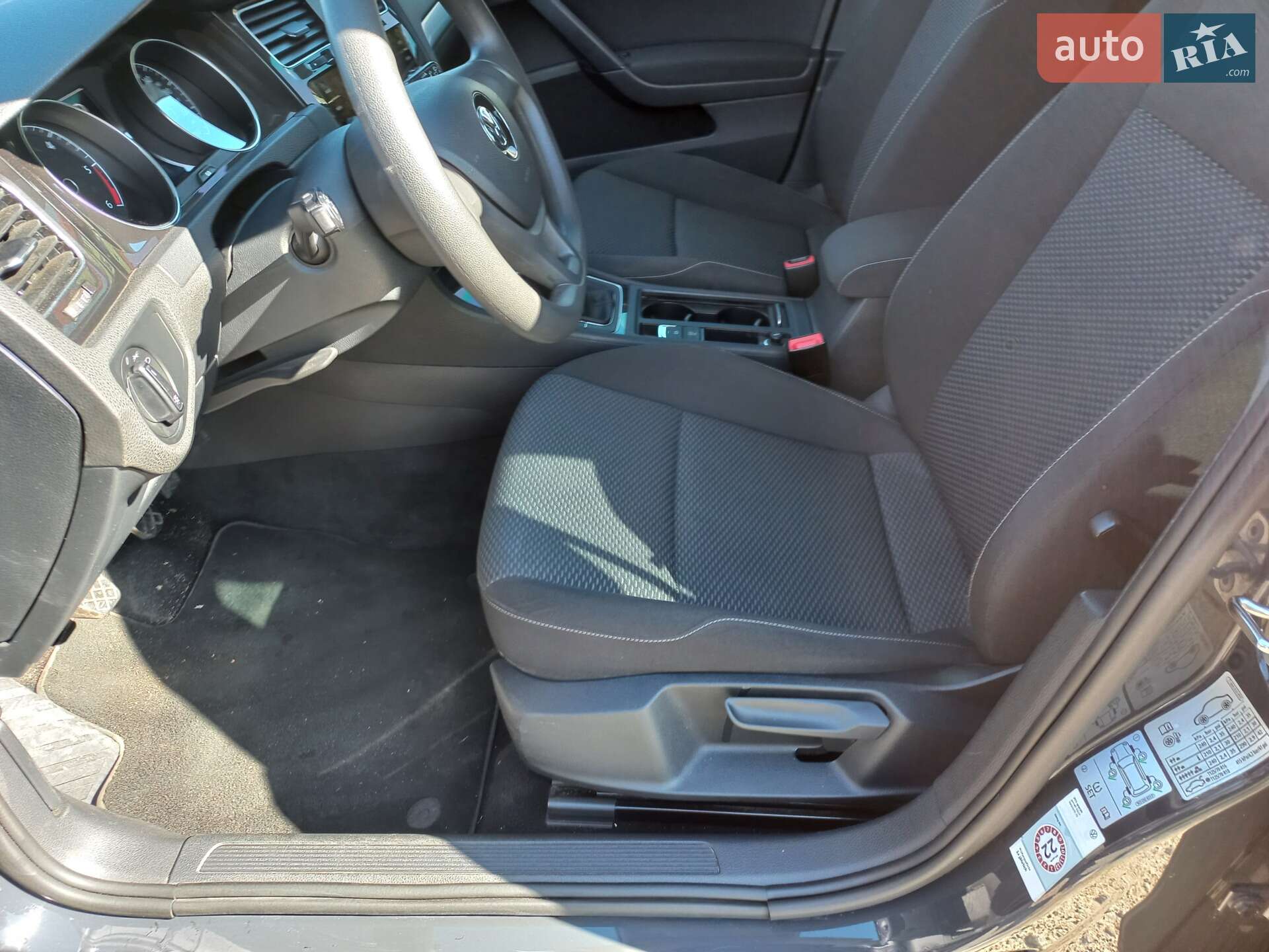 Volkswagen Golf 2018 VIN WVWZZZAUZJP632357 фото оголошення 14 з 20