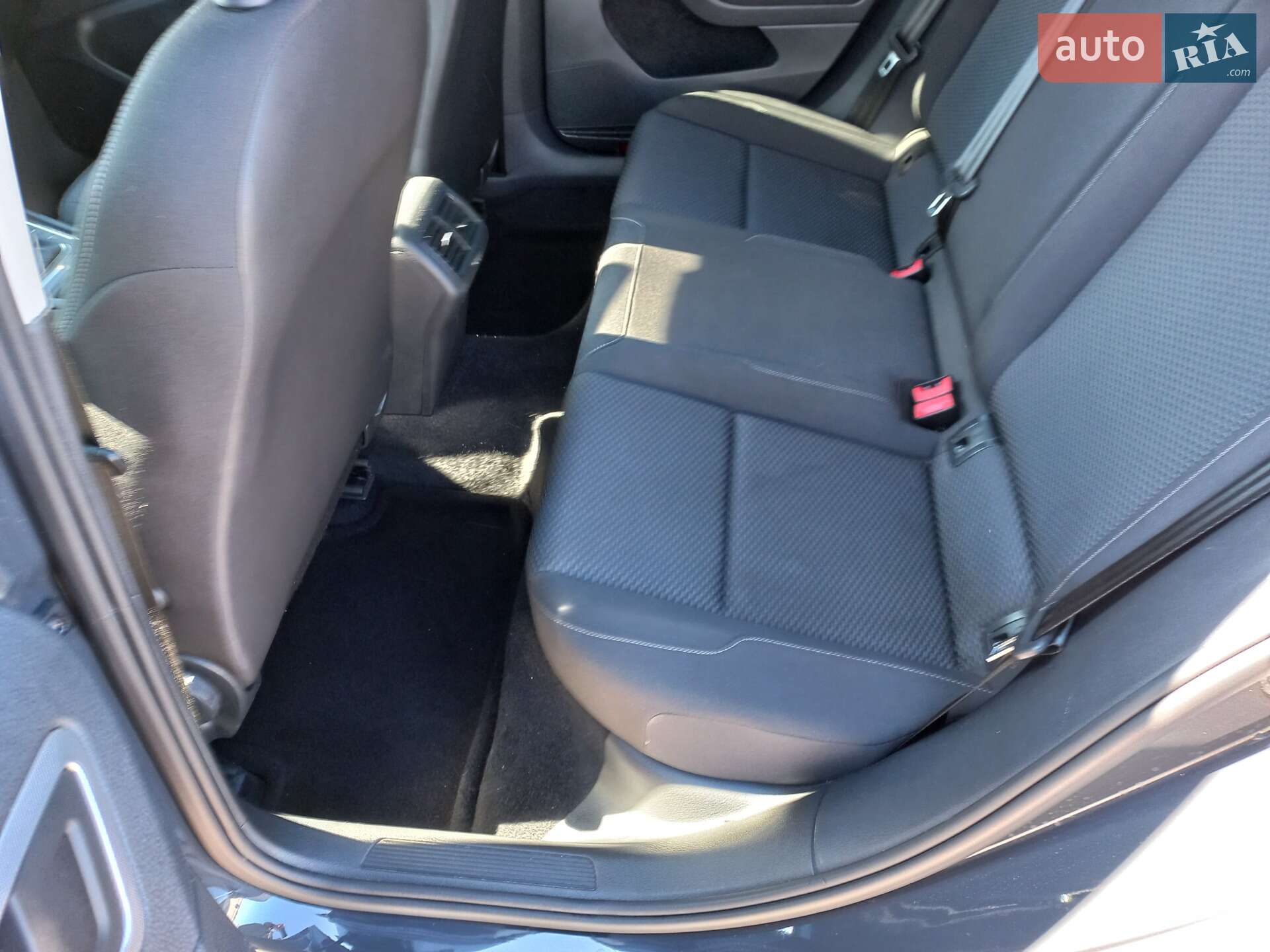 Volkswagen Golf 2018 VIN WVWZZZAUZJP632357 фото оголошення 16 з 20