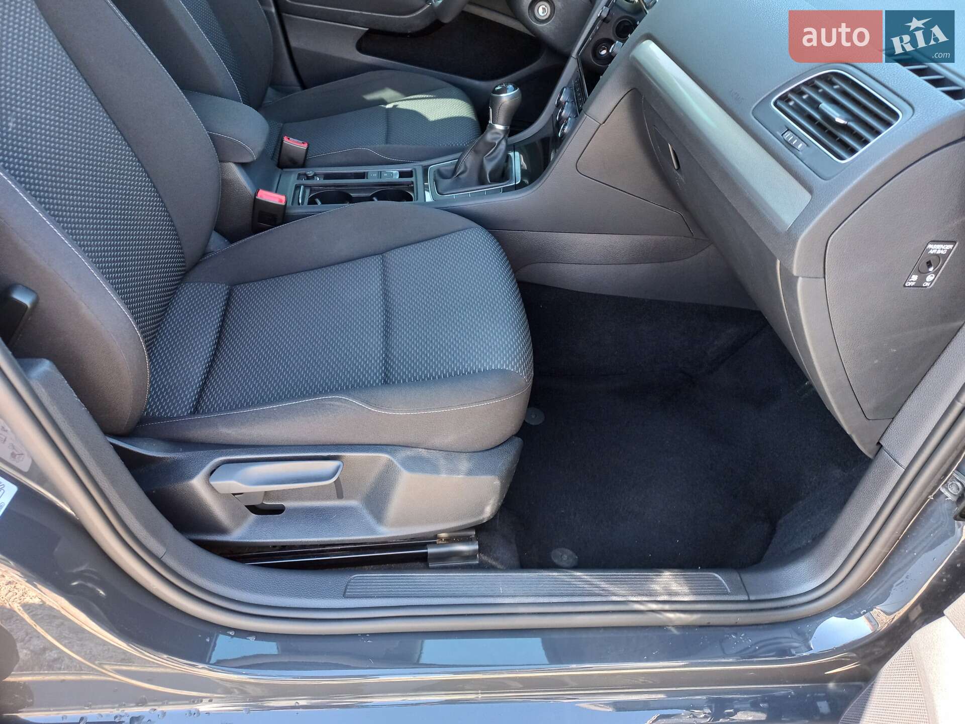 Volkswagen Golf 2018 VIN WVWZZZAUZJP632357 фото оголошення 15 з 20